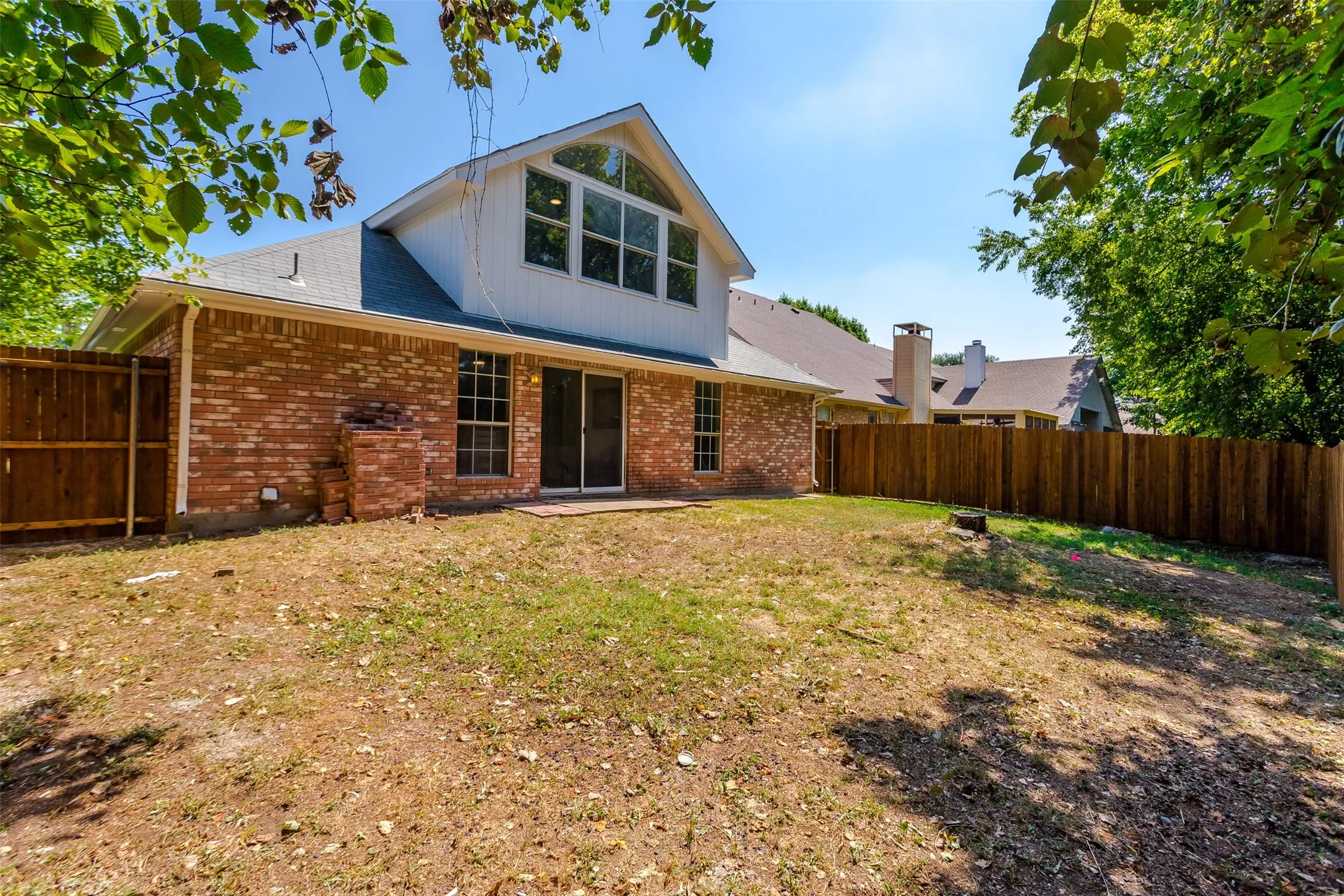 Single Family Residence For Sale in Dallas County , 522 Alameda Avenue, Duncanville, Texas 75137, 3 Bedroom, 3 Bathroom, 2 Garage spaces, 2,264 Sqft, built in 1993, mls#21341315, Real Estate Agent in Duncanville, Homes For Sale in Dallas county, Homes For Sale in Duncanville, Realtor in Duncanville Texas, Real Estate Brokerage Independent Realty Texas, Luminita Cordes Realtor
