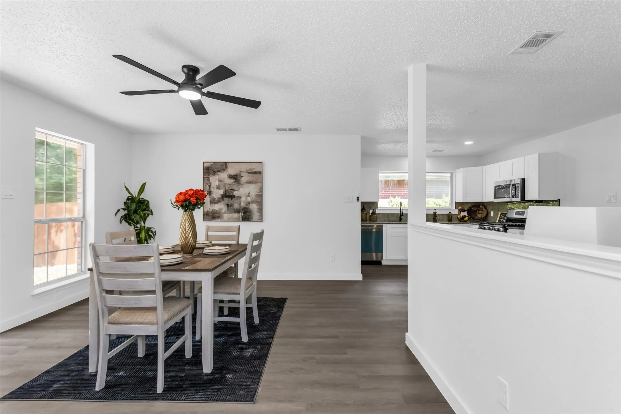Single Family Residence For Sale in Dallas County , 522 Alameda Avenue, Duncanville, Texas 75137, 3 Bedroom, 3 Bathroom, 2 Garage spaces, 2,264 Sqft, built in 1993, mls#21341315, Real Estate Agent in Duncanville, Homes For Sale in Dallas county, Homes For Sale in Duncanville, Realtor in Duncanville Texas, Real Estate Brokerage Independent Realty Texas, Luminita Cordes Realtor