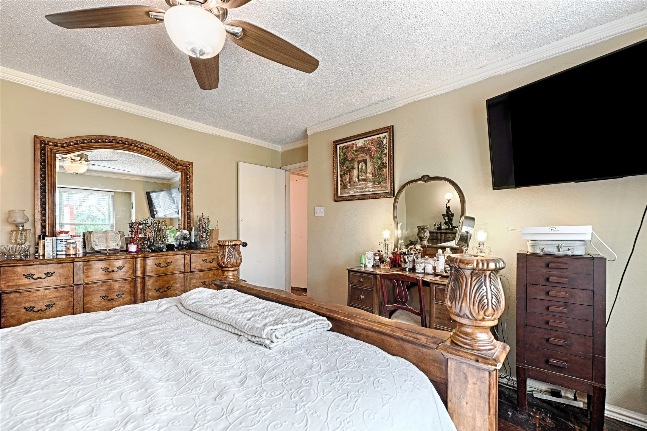 Spacious room featuring crown molding, a ceiling fan with integrated lighting, and light-toned walls