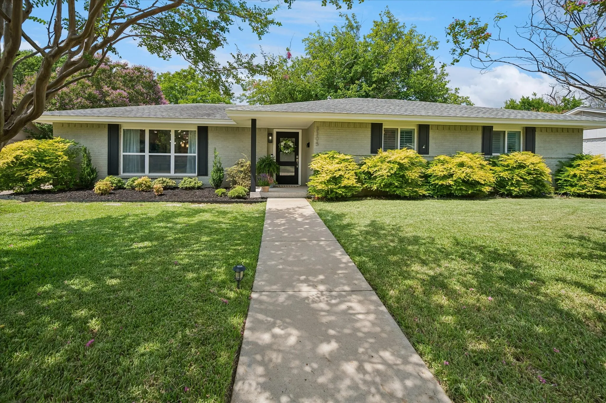 Single Family Residence For Sale in Dallas County , 3305 Dothan Lane, Dallas, Texas 75229, 4 Bedroom, 2 Bathroom, 2 Garage spaces, 1,831 Sqft, built in 1961, mls#21341441, Real Estate Agent in Dallas, Homes For Sale in Dallas county, Homes For Sale in Dallas, Realtor in Dallas Texas, Real Estate Brokerage Independent Realty Texas, Luminita Cordes Realtor