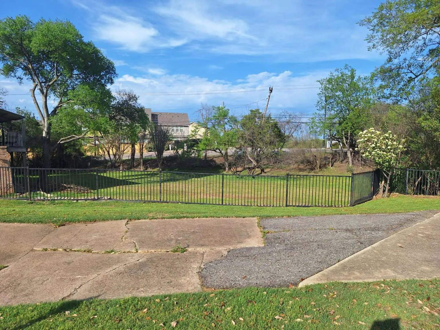 Single Family Residence For Sale in Dallas County , 2415 Skyline Drive, Irving, Texas 75038, 3 Bedroom, 3 Bathroom, 2 Garage spaces, 3,808 Sqft, built in 1962, mls#21341591, Real Estate Agent in Irving, Homes For Sale in Dallas county, Homes For Sale in Irving, Realtor in Irving Texas, Real Estate Brokerage Independent Realty Texas, Luminita Cordes Realtor