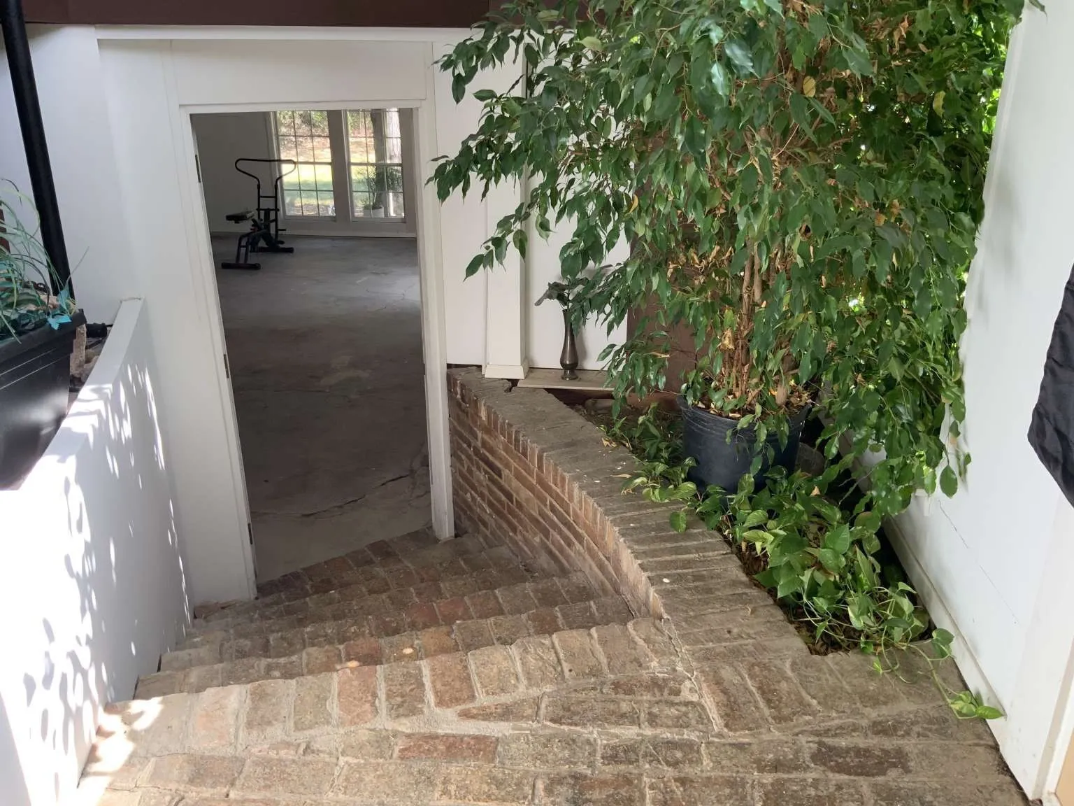 Single Family Residence For Sale in Dallas County , 2415 Skyline Drive, Irving, Texas 75038, 3 Bedroom, 3 Bathroom, 2 Garage spaces, 3,808 Sqft, built in 1962, mls#21341591, Real Estate Agent in Irving, Homes For Sale in Dallas county, Homes For Sale in Irving, Realtor in Irving Texas, Real Estate Brokerage Independent Realty Texas, Luminita Cordes Realtor