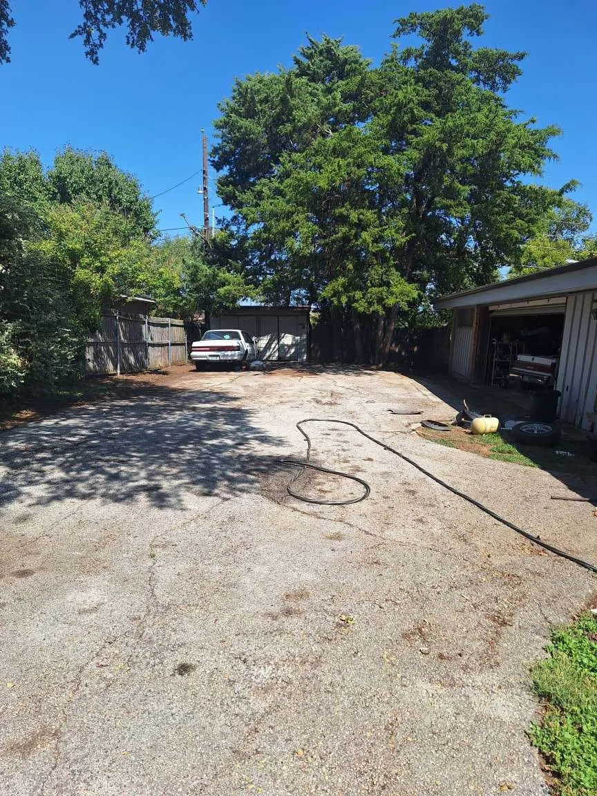 Single Family Residence For Sale in Dallas County , 2415 Skyline Drive, Irving, Texas 75038, 3 Bedroom, 3 Bathroom, 2 Garage spaces, 3,808 Sqft, built in 1962, mls#21341591, Real Estate Agent in Irving, Homes For Sale in Dallas county, Homes For Sale in Irving, Realtor in Irving Texas, Real Estate Brokerage Independent Realty Texas, Luminita Cordes Realtor