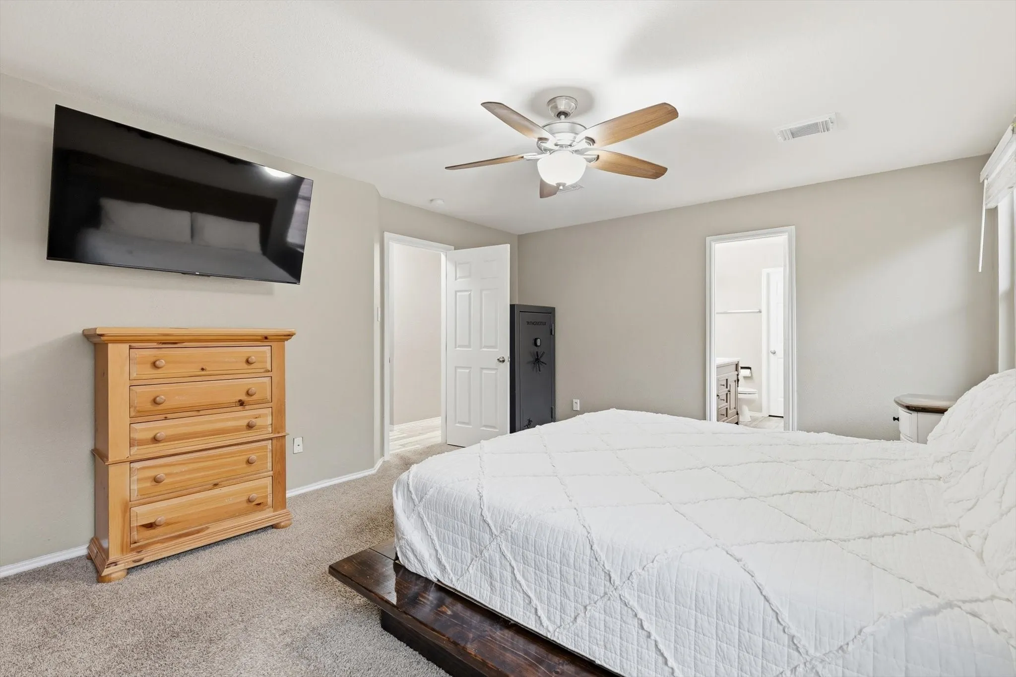 Single Family Residence For Sale in Denton County , 16637 Woodside Drive, Fort Worth, Texas 76247, 4 Bedroom, 3 Bathroom, 2 Garage spaces, 2,611 Sqft, built in 2005, mls#21341573, Real Estate Agent in Fort Worth, Homes For Sale in Denton county, Homes For Sale in Fort Worth, Realtor in Fort Worth Texas, Real Estate Brokerage Independent Realty Texas, Luminita Cordes Realtor