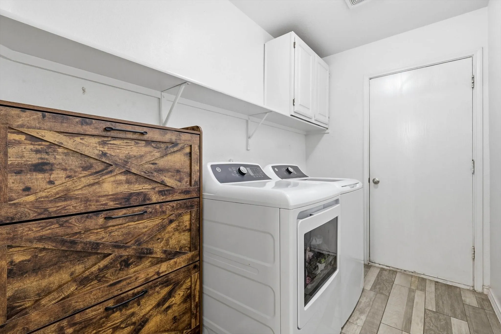 Single Family Residence For Sale in Denton County , 16637 Woodside Drive, Fort Worth, Texas 76247, 4 Bedroom, 3 Bathroom, 2 Garage spaces, 2,611 Sqft, built in 2005, mls#21341573, Real Estate Agent in Fort Worth, Homes For Sale in Denton county, Homes For Sale in Fort Worth, Realtor in Fort Worth Texas, Real Estate Brokerage Independent Realty Texas, Luminita Cordes Realtor