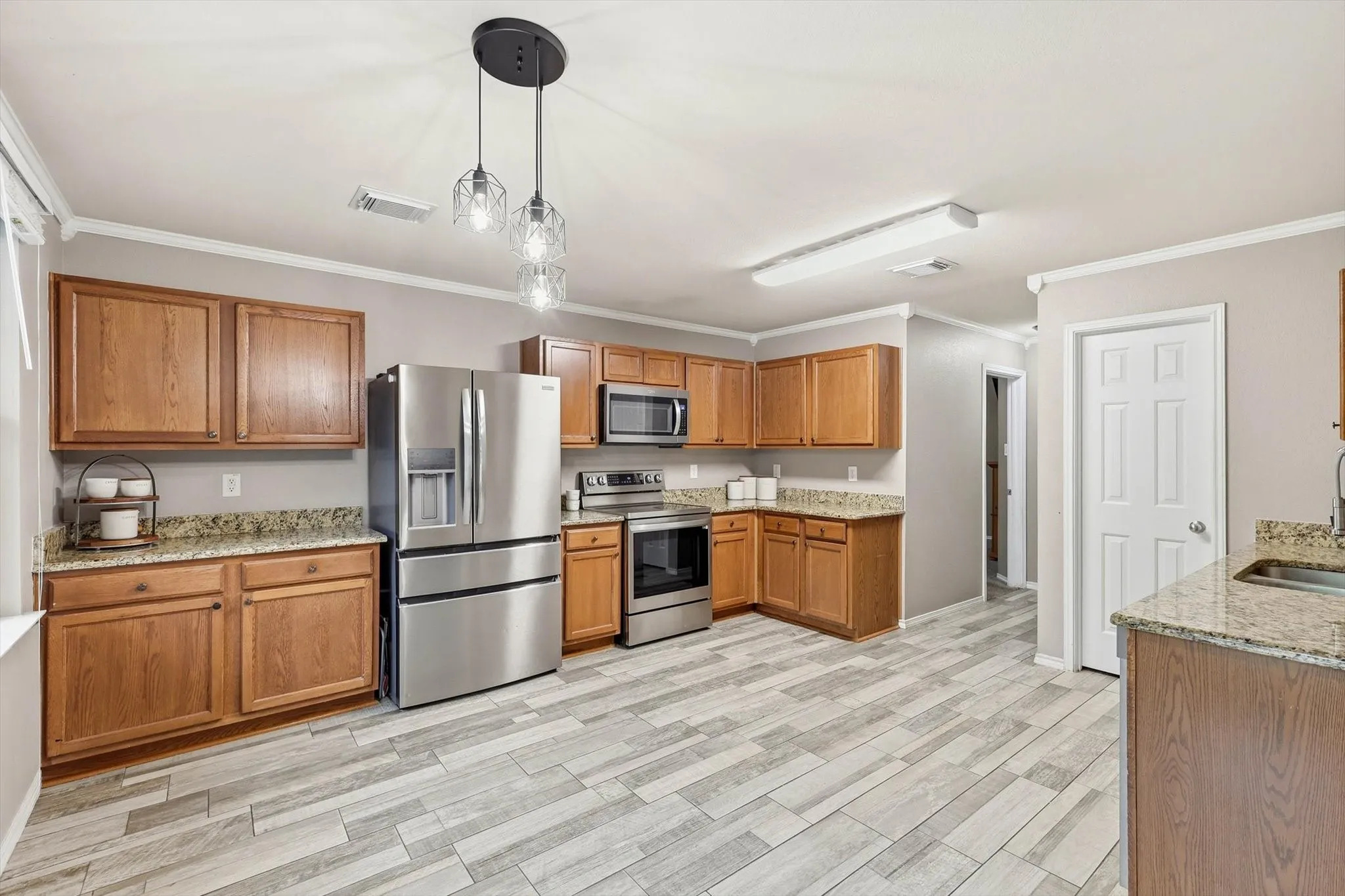 Single Family Residence For Sale in Denton County , 16637 Woodside Drive, Fort Worth, Texas 76247, 4 Bedroom, 3 Bathroom, 2 Garage spaces, 2,611 Sqft, built in 2005, mls#21341573, Real Estate Agent in Fort Worth, Homes For Sale in Denton county, Homes For Sale in Fort Worth, Realtor in Fort Worth Texas, Real Estate Brokerage Independent Realty Texas, Luminita Cordes Realtor