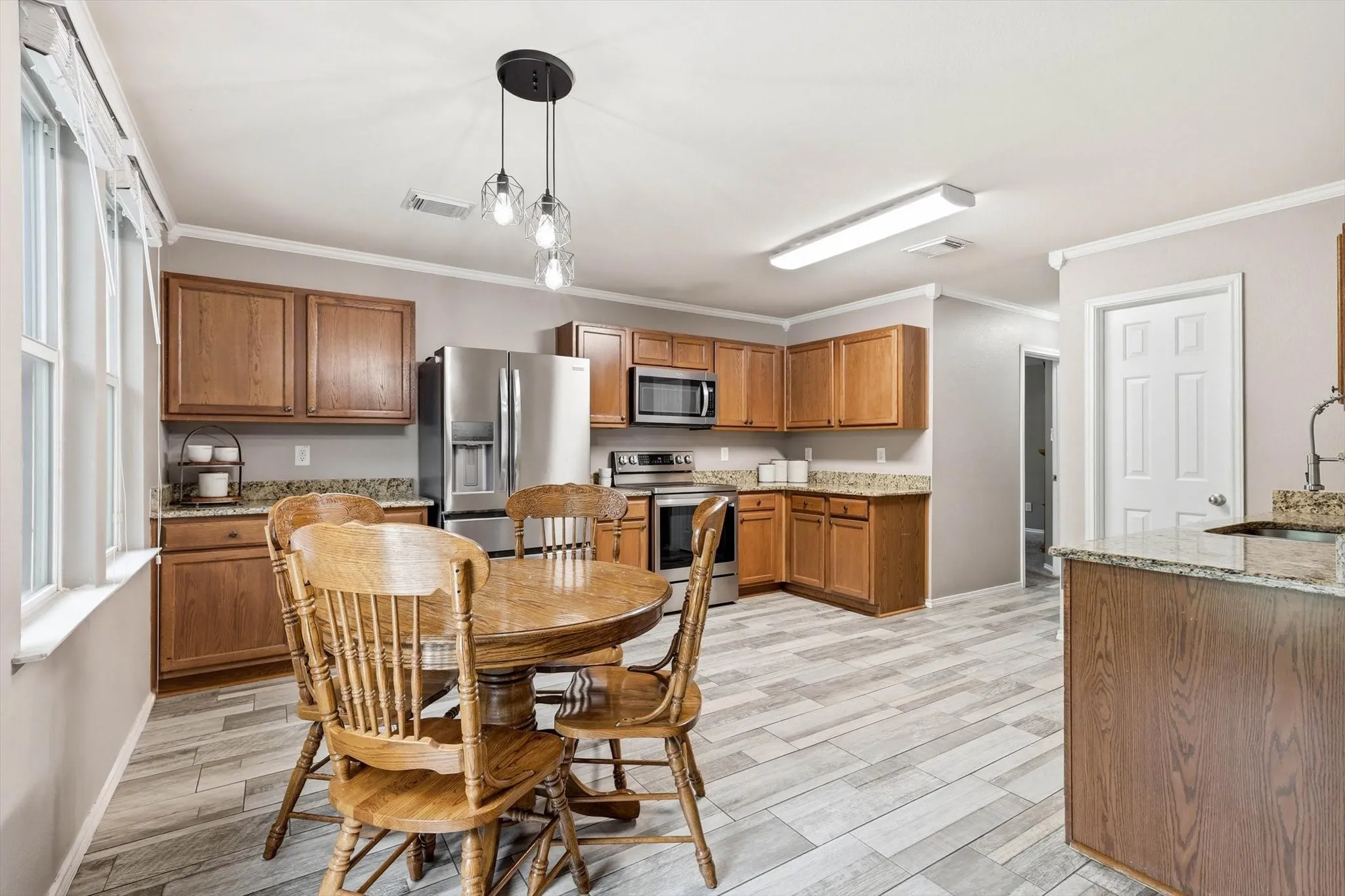 Single Family Residence For Sale in Denton County , 16637 Woodside Drive, Fort Worth, Texas 76247, 4 Bedroom, 3 Bathroom, 2 Garage spaces, 2,611 Sqft, built in 2005, mls#21341573, Real Estate Agent in Fort Worth, Homes For Sale in Denton county, Homes For Sale in Fort Worth, Realtor in Fort Worth Texas, Real Estate Brokerage Independent Realty Texas, Luminita Cordes Realtor