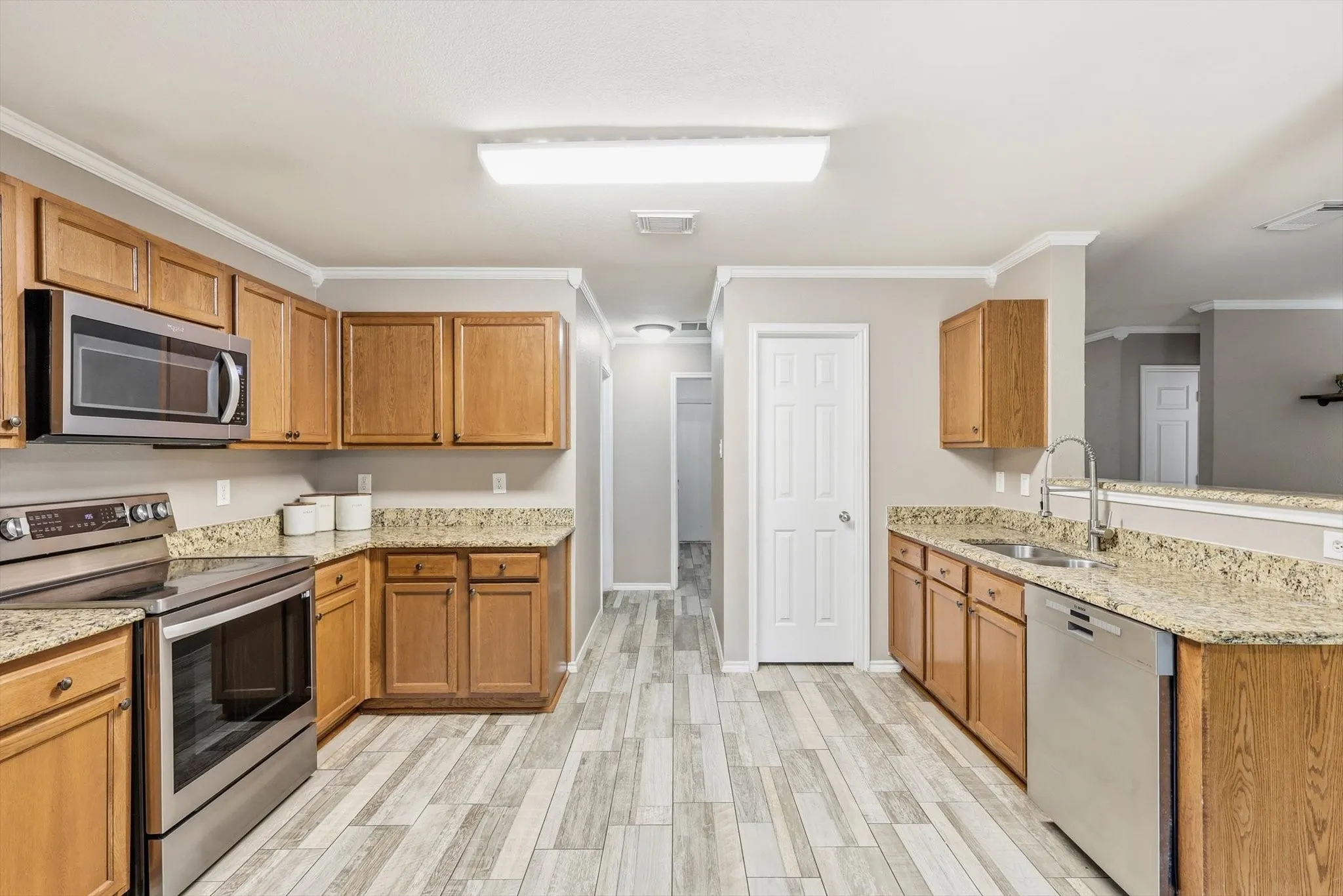 Single Family Residence For Sale in Denton County , 16637 Woodside Drive, Fort Worth, Texas 76247, 4 Bedroom, 3 Bathroom, 2 Garage spaces, 2,611 Sqft, built in 2005, mls#21341573, Real Estate Agent in Fort Worth, Homes For Sale in Denton county, Homes For Sale in Fort Worth, Realtor in Fort Worth Texas, Real Estate Brokerage Independent Realty Texas, Luminita Cordes Realtor