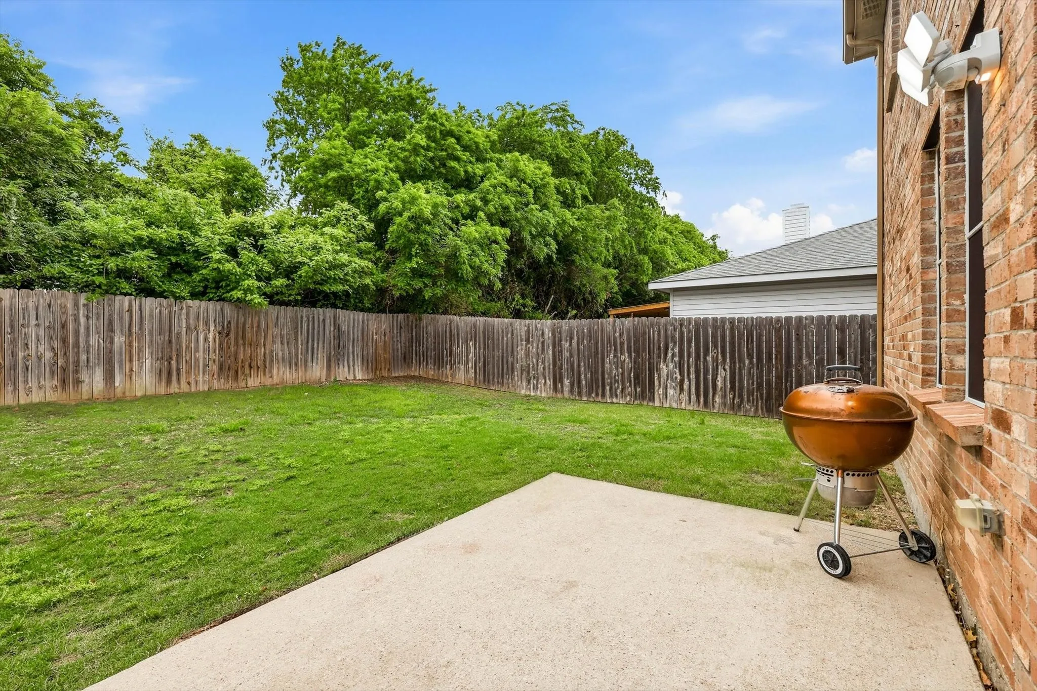 Single Family Residence For Sale in Denton County , 16637 Woodside Drive, Fort Worth, Texas 76247, 4 Bedroom, 3 Bathroom, 2 Garage spaces, 2,611 Sqft, built in 2005, mls#21341573, Real Estate Agent in Fort Worth, Homes For Sale in Denton county, Homes For Sale in Fort Worth, Realtor in Fort Worth Texas, Real Estate Brokerage Independent Realty Texas, Luminita Cordes Realtor