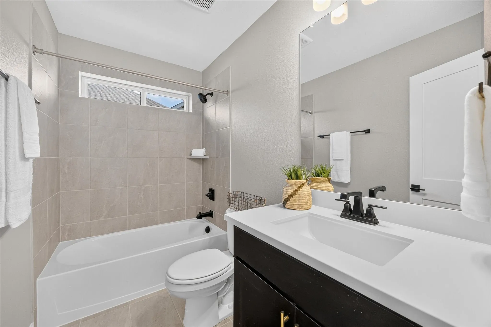 4th Full Bath Upstairs