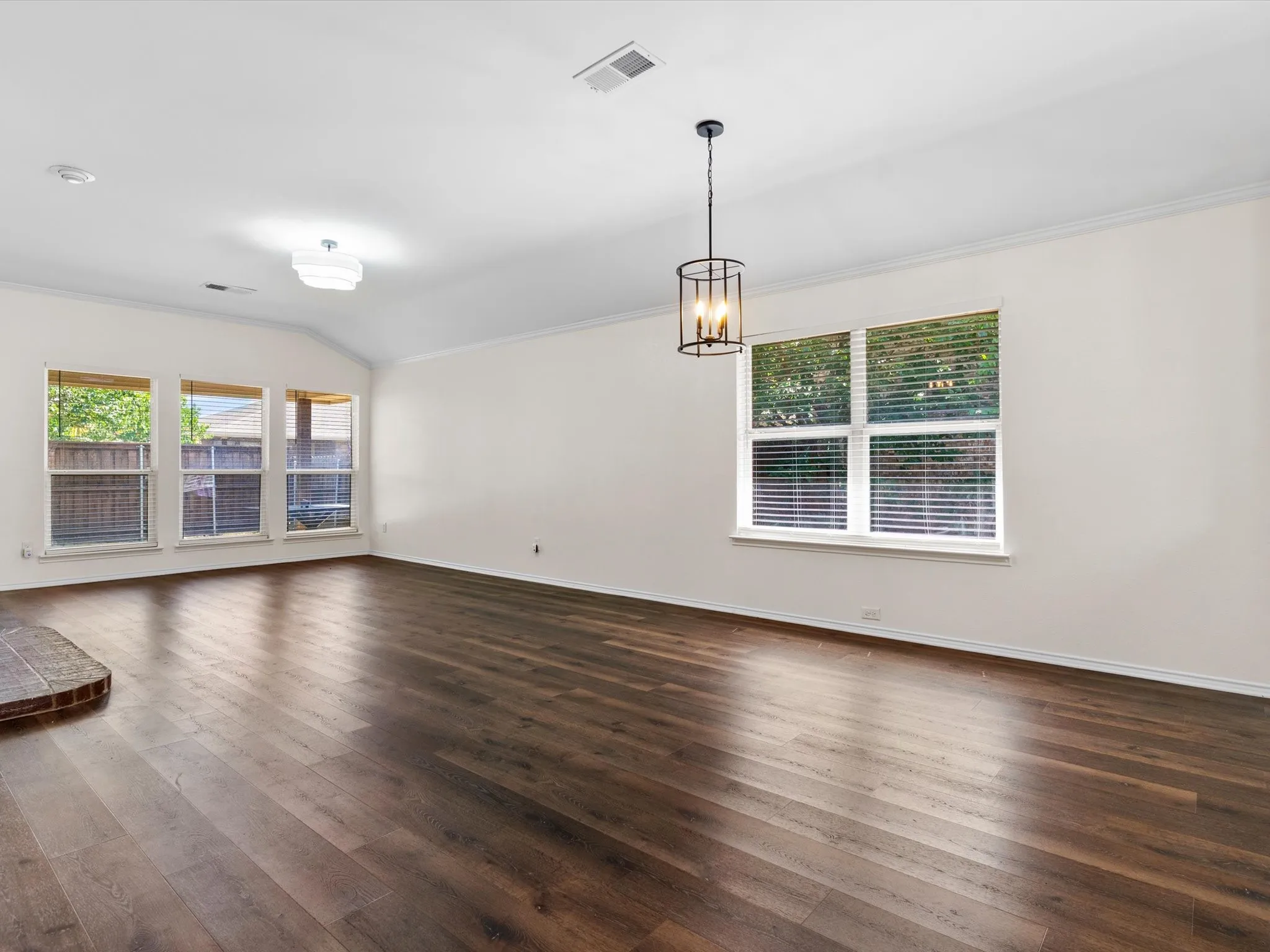 Single Family Residence For Sale in Denton County , 4105 Freedom Lane, Frisco, Texas 75033, 3 Bedroom, 2 Bathroom, 2 Garage spaces, 1,919 Sqft, built in 2002, mls#21334384, Real Estate Agent in Frisco, Homes For Sale in Denton county, Homes For Sale in Frisco, Realtor in Frisco Texas, Real Estate Brokerage Independent Realty Texas, Luminita Cordes Realtor