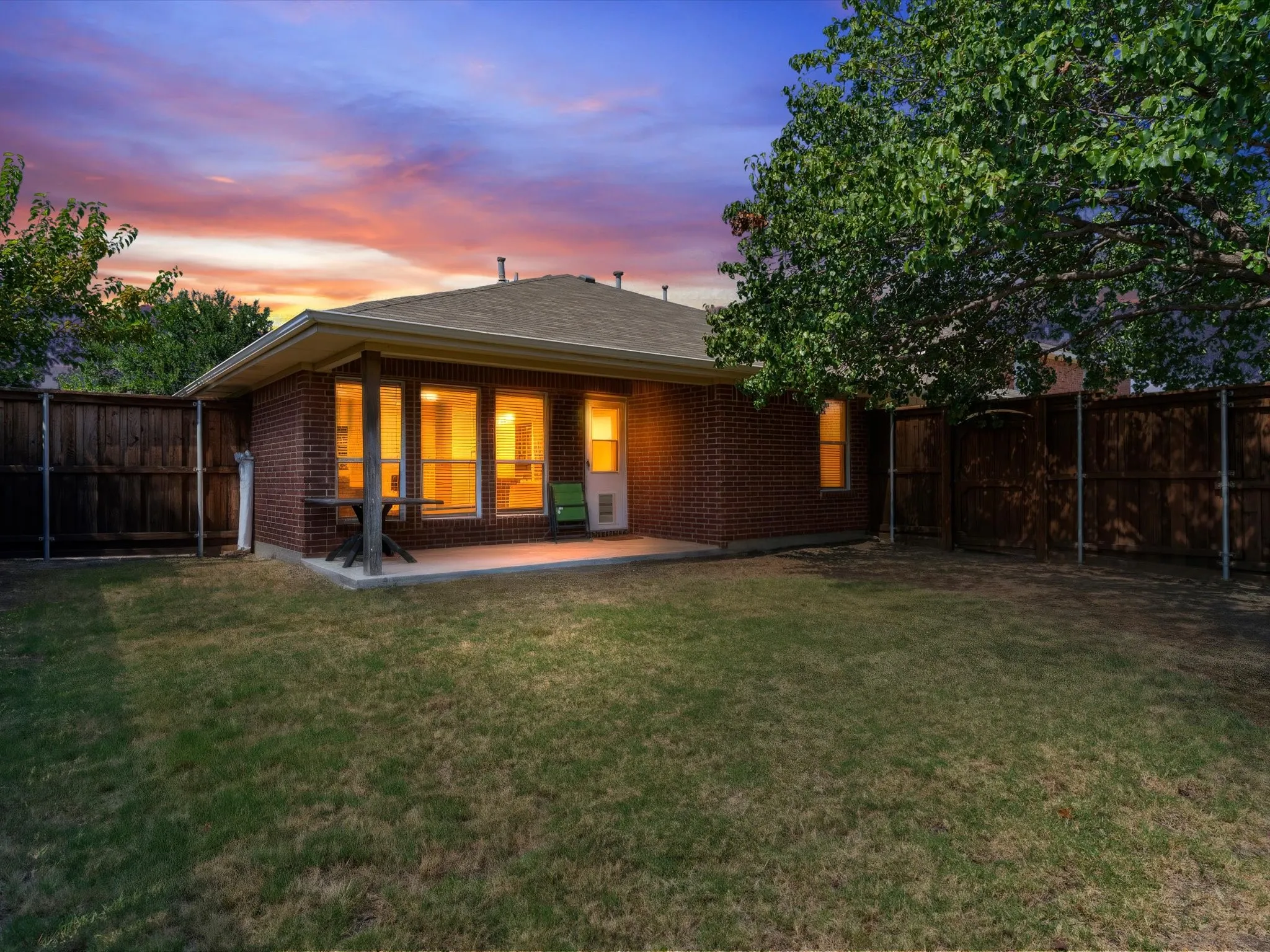 Single Family Residence For Sale in Denton County , 4105 Freedom Lane, Frisco, Texas 75033, 3 Bedroom, 2 Bathroom, 2 Garage spaces, 1,919 Sqft, built in 2002, mls#21334384, Real Estate Agent in Frisco, Homes For Sale in Denton county, Homes For Sale in Frisco, Realtor in Frisco Texas, Real Estate Brokerage Independent Realty Texas, Luminita Cordes Realtor