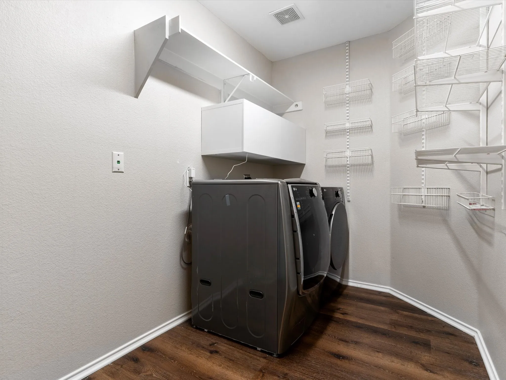 Single Family Residence For Sale in Denton County , 4105 Freedom Lane, Frisco, Texas 75033, 3 Bedroom, 2 Bathroom, 2 Garage spaces, 1,919 Sqft, built in 2002, mls#21334384, Real Estate Agent in Frisco, Homes For Sale in Denton county, Homes For Sale in Frisco, Realtor in Frisco Texas, Real Estate Brokerage Independent Realty Texas, Luminita Cordes Realtor