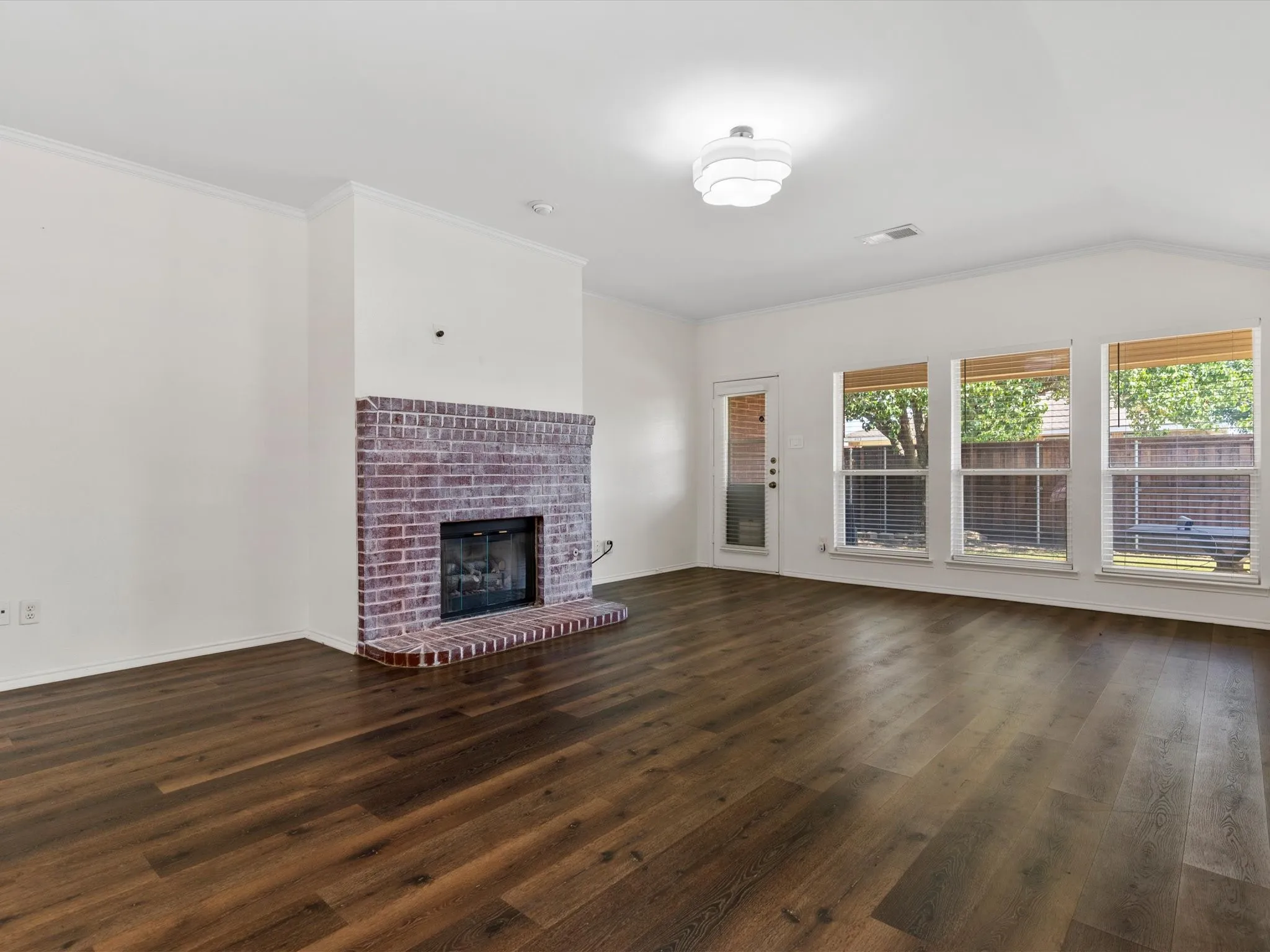 Single Family Residence For Sale in Denton County , 4105 Freedom Lane, Frisco, Texas 75033, 3 Bedroom, 2 Bathroom, 2 Garage spaces, 1,919 Sqft, built in 2002, mls#21334384, Real Estate Agent in Frisco, Homes For Sale in Denton county, Homes For Sale in Frisco, Realtor in Frisco Texas, Real Estate Brokerage Independent Realty Texas, Luminita Cordes Realtor