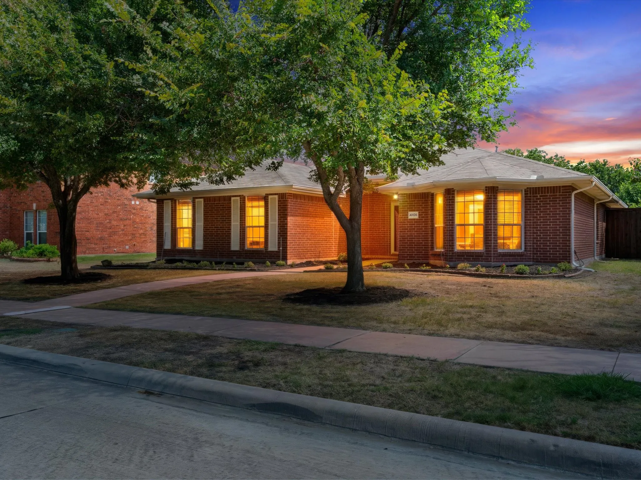 Single Family Residence For Sale in Denton County , 4105 Freedom Lane, Frisco, Texas 75033, 3 Bedroom, 2 Bathroom, 2 Garage spaces, 1,919 Sqft, built in 2002, mls#21334384, Real Estate Agent in Frisco, Homes For Sale in Denton county, Homes For Sale in Frisco, Realtor in Frisco Texas, Real Estate Brokerage Independent Realty Texas, Luminita Cordes Realtor