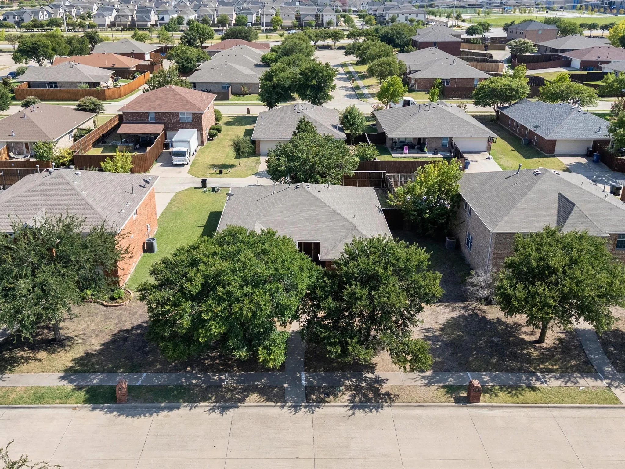 Single Family Residence For Sale in Denton County , 4105 Freedom Lane, Frisco, Texas 75033, 3 Bedroom, 2 Bathroom, 2 Garage spaces, 1,919 Sqft, built in 2002, mls#21334384, Real Estate Agent in Frisco, Homes For Sale in Denton county, Homes For Sale in Frisco, Realtor in Frisco Texas, Real Estate Brokerage Independent Realty Texas, Luminita Cordes Realtor