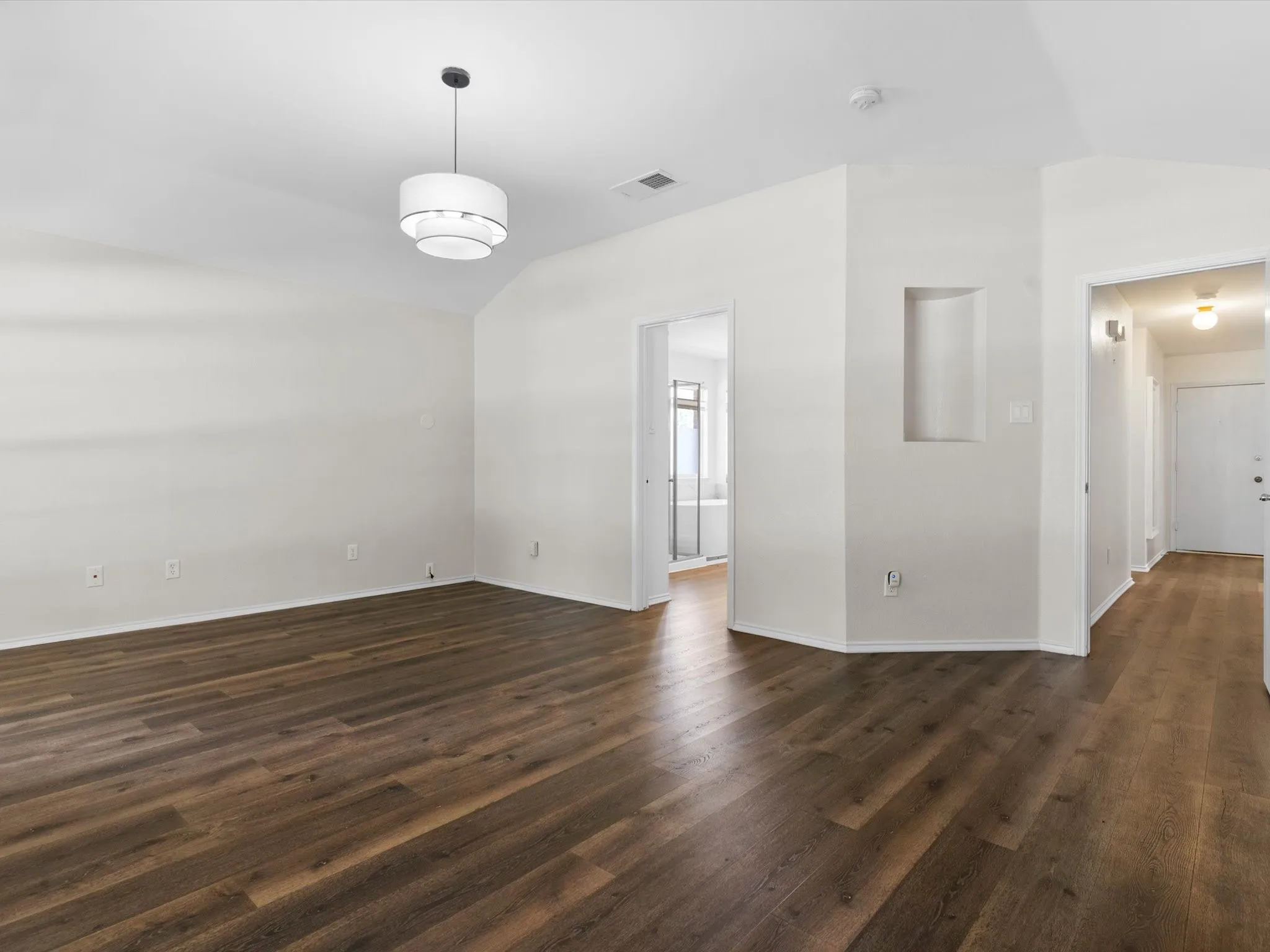 Single Family Residence For Sale in Denton County , 4105 Freedom Lane, Frisco, Texas 75033, 3 Bedroom, 2 Bathroom, 2 Garage spaces, 1,919 Sqft, built in 2002, mls#21334384, Real Estate Agent in Frisco, Homes For Sale in Denton county, Homes For Sale in Frisco, Realtor in Frisco Texas, Real Estate Brokerage Independent Realty Texas, Luminita Cordes Realtor