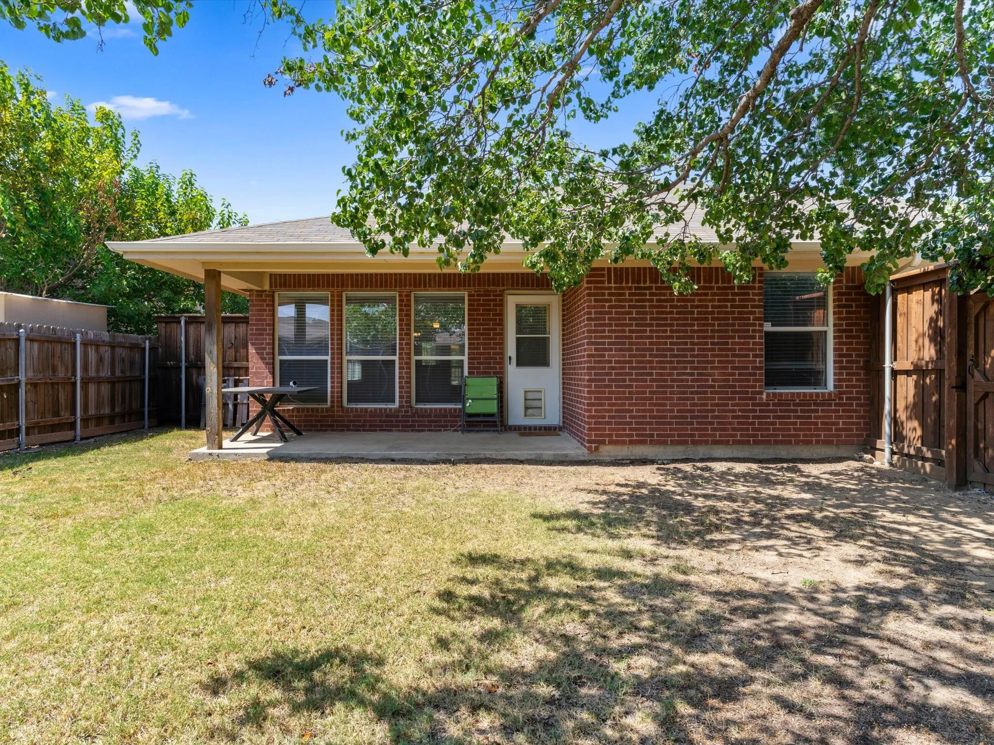 Single Family Residence For Sale in Denton County , 4105 Freedom Lane, Frisco, Texas 75033, 3 Bedroom, 2 Bathroom, 2 Garage spaces, 1,919 Sqft, built in 2002, mls#21334384, Real Estate Agent in Frisco, Homes For Sale in Denton county, Homes For Sale in Frisco, Realtor in Frisco Texas, Real Estate Brokerage Independent Realty Texas, Luminita Cordes Realtor