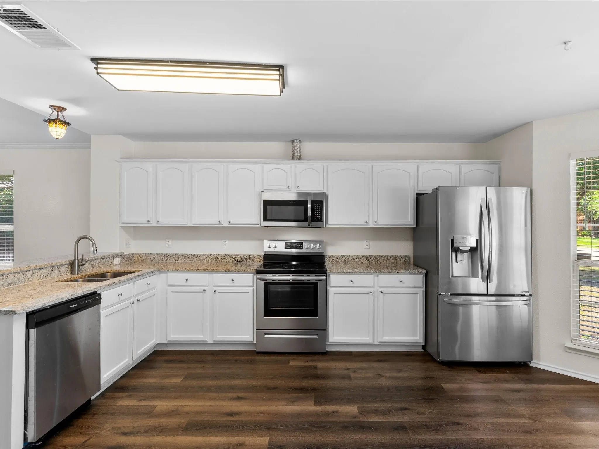 Single Family Residence For Sale in Denton County , 4105 Freedom Lane, Frisco, Texas 75033, 3 Bedroom, 2 Bathroom, 2 Garage spaces, 1,919 Sqft, built in 2002, mls#21334384, Real Estate Agent in Frisco, Homes For Sale in Denton county, Homes For Sale in Frisco, Realtor in Frisco Texas, Real Estate Brokerage Independent Realty Texas, Luminita Cordes Realtor