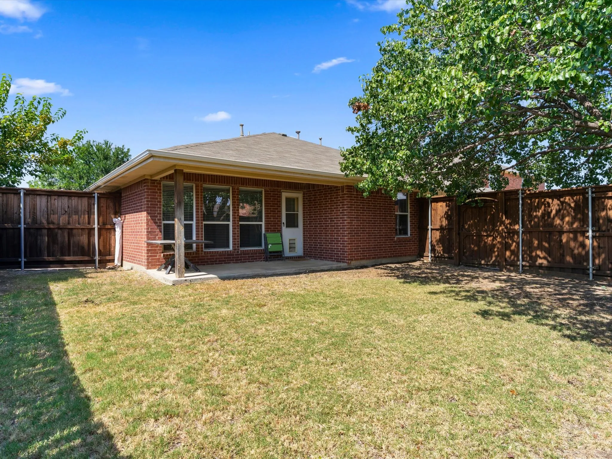 Single Family Residence For Sale in Denton County , 4105 Freedom Lane, Frisco, Texas 75033, 3 Bedroom, 2 Bathroom, 2 Garage spaces, 1,919 Sqft, built in 2002, mls#21334384, Real Estate Agent in Frisco, Homes For Sale in Denton county, Homes For Sale in Frisco, Realtor in Frisco Texas, Real Estate Brokerage Independent Realty Texas, Luminita Cordes Realtor