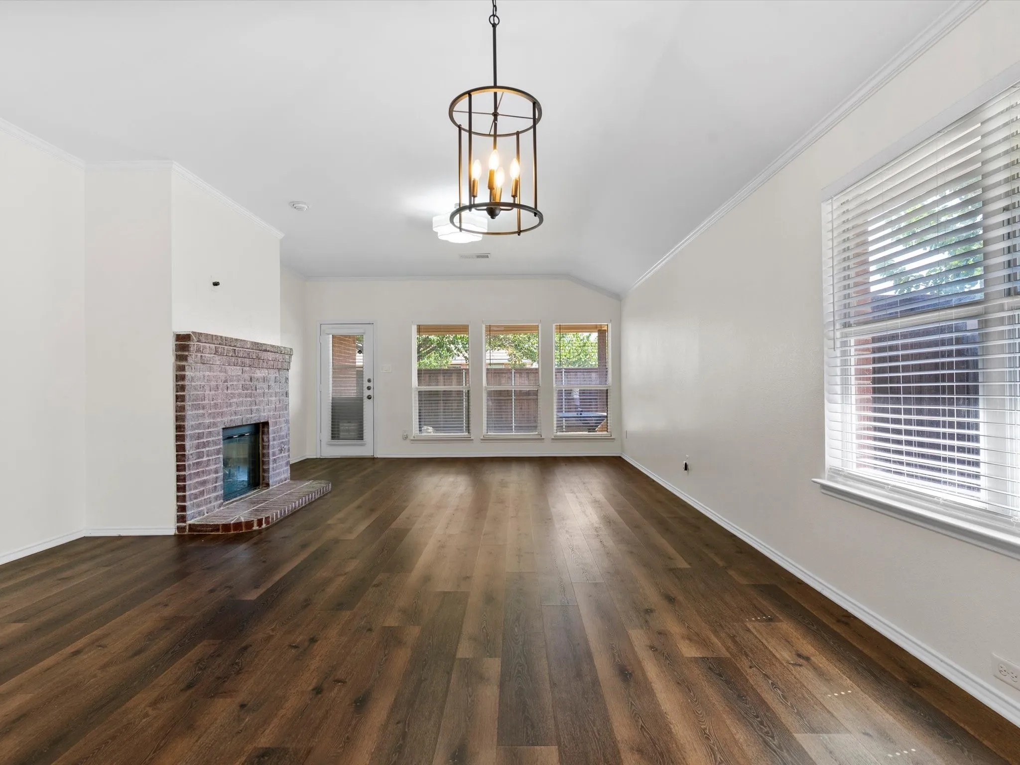 Single Family Residence For Sale in Denton County , 4105 Freedom Lane, Frisco, Texas 75033, 3 Bedroom, 2 Bathroom, 2 Garage spaces, 1,919 Sqft, built in 2002, mls#21334384, Real Estate Agent in Frisco, Homes For Sale in Denton county, Homes For Sale in Frisco, Realtor in Frisco Texas, Real Estate Brokerage Independent Realty Texas, Luminita Cordes Realtor