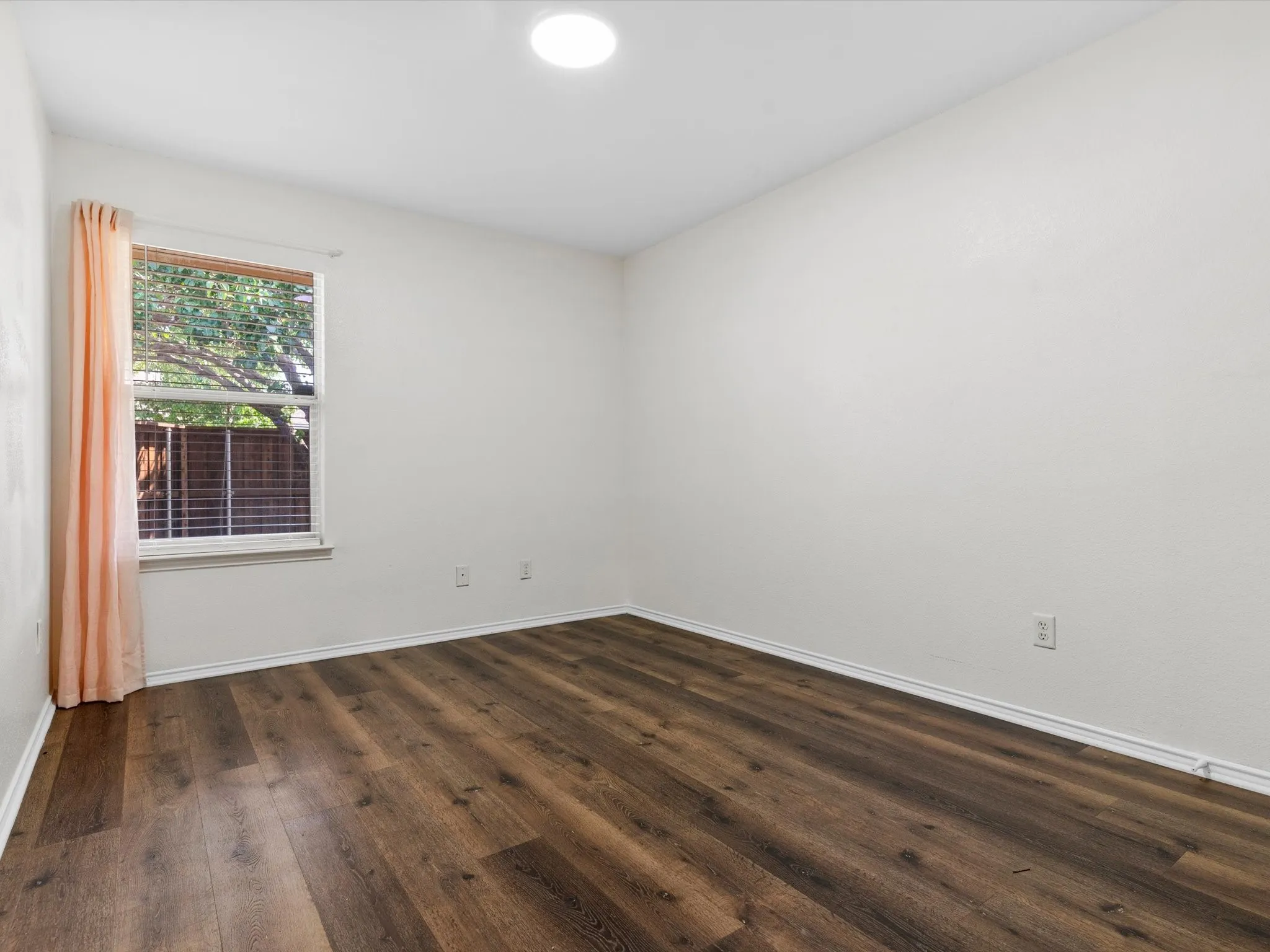 Single Family Residence For Sale in Denton County , 4105 Freedom Lane, Frisco, Texas 75033, 3 Bedroom, 2 Bathroom, 2 Garage spaces, 1,919 Sqft, built in 2002, mls#21334384, Real Estate Agent in Frisco, Homes For Sale in Denton county, Homes For Sale in Frisco, Realtor in Frisco Texas, Real Estate Brokerage Independent Realty Texas, Luminita Cordes Realtor