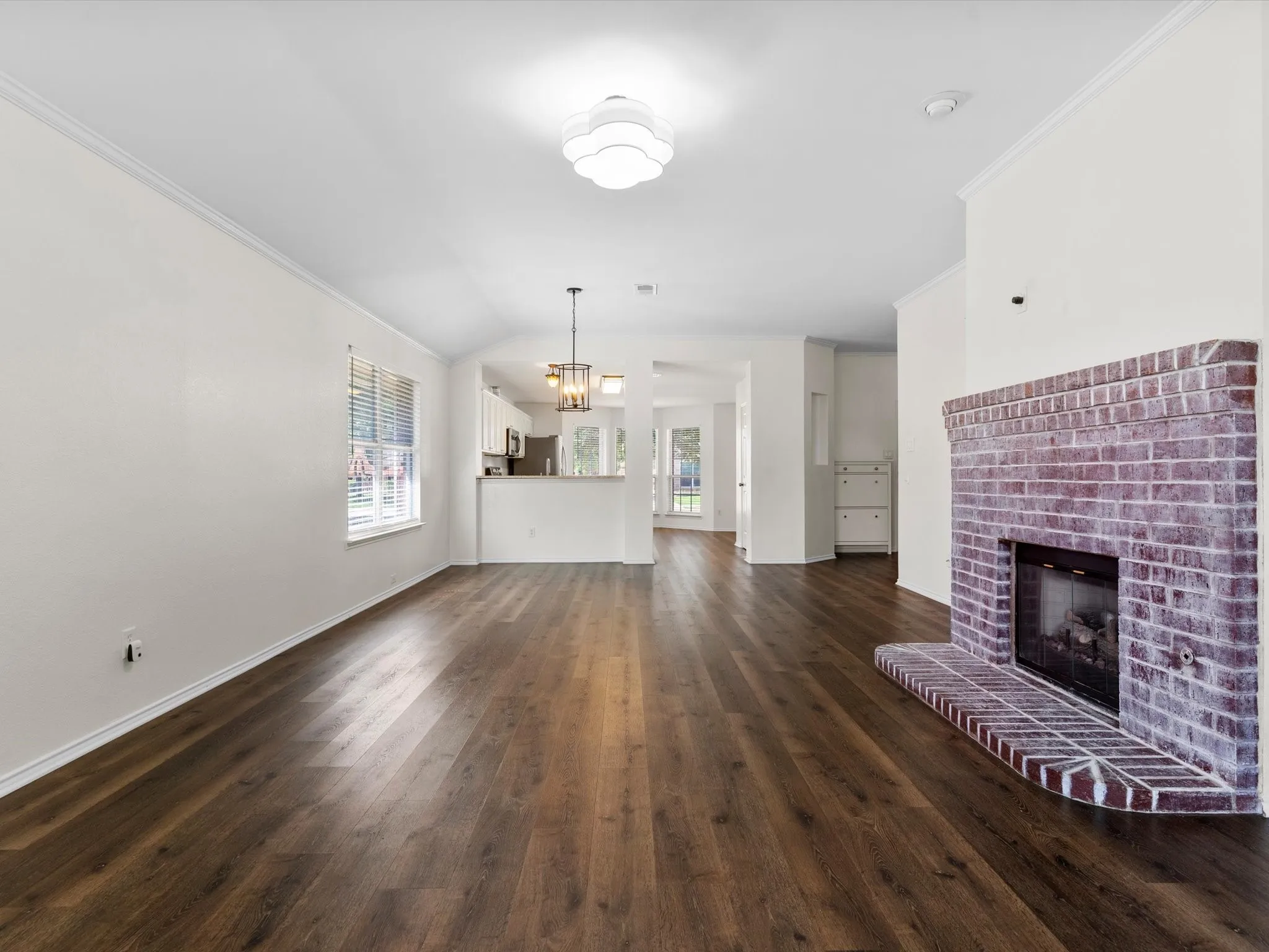 Single Family Residence For Sale in Denton County , 4105 Freedom Lane, Frisco, Texas 75033, 3 Bedroom, 2 Bathroom, 2 Garage spaces, 1,919 Sqft, built in 2002, mls#21334384, Real Estate Agent in Frisco, Homes For Sale in Denton county, Homes For Sale in Frisco, Realtor in Frisco Texas, Real Estate Brokerage Independent Realty Texas, Luminita Cordes Realtor