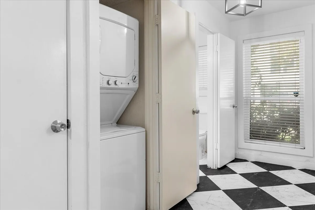 Condominium For Rent in Dallas County , 5505 Live Oak Street 116, Dallas, Texas 75206, 2 Bedroom, 3 Bathroom, 2 Garage spaces, 1,003 Sqft, built in 1982, mls#21341603, Real Estate Agent in Dallas, Homes For Rent in Dallas county, Homes For Rent in Dallas, Realtor in Dallas Texas, Real Estate Brokerage Independent Realty Texas, Luminita Cordes Realtor
