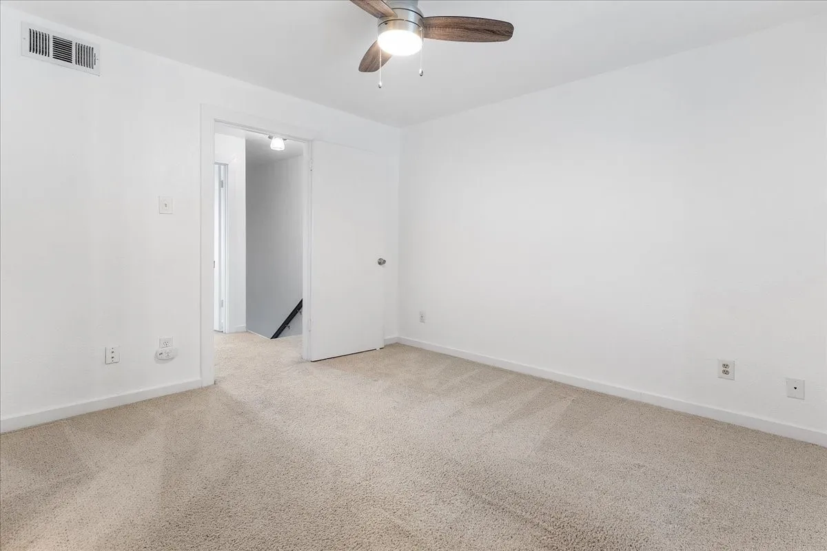 Condominium For Rent in Dallas County , 5505 Live Oak Street 116, Dallas, Texas 75206, 2 Bedroom, 3 Bathroom, 2 Garage spaces, 1,003 Sqft, built in 1982, mls#21341603, Real Estate Agent in Dallas, Homes For Rent in Dallas county, Homes For Rent in Dallas, Realtor in Dallas Texas, Real Estate Brokerage Independent Realty Texas, Luminita Cordes Realtor
