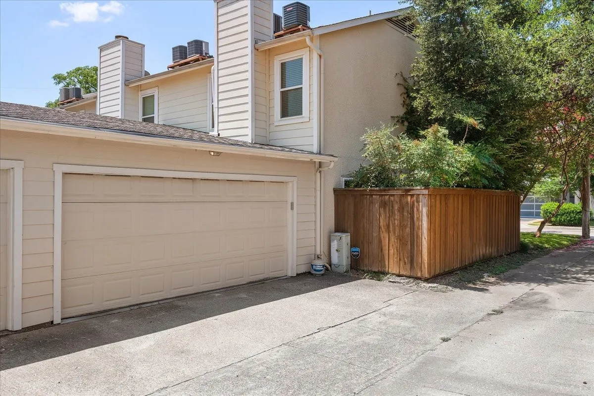 Condominium For Rent in Dallas County , 5505 Live Oak Street 116, Dallas, Texas 75206, 2 Bedroom, 3 Bathroom, 2 Garage spaces, 1,003 Sqft, built in 1982, mls#21341603, Real Estate Agent in Dallas, Homes For Rent in Dallas county, Homes For Rent in Dallas, Realtor in Dallas Texas, Real Estate Brokerage Independent Realty Texas, Luminita Cordes Realtor