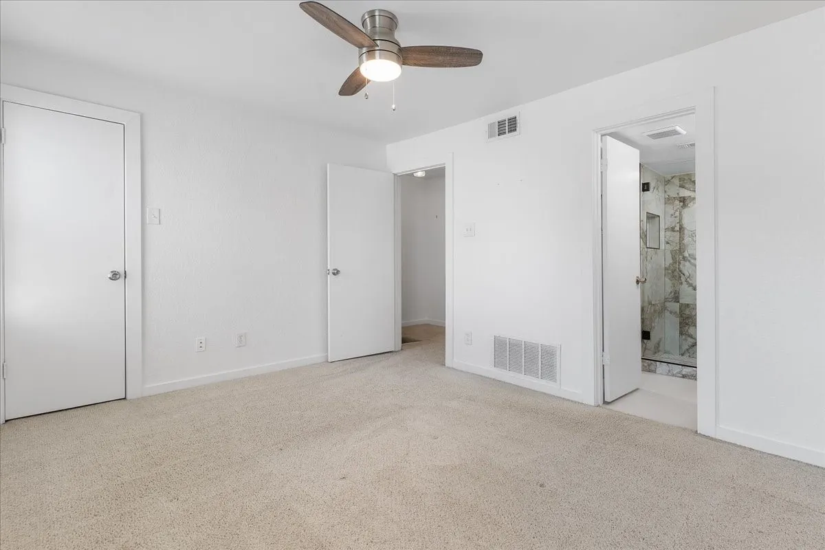 Condominium For Rent in Dallas County , 5505 Live Oak Street 116, Dallas, Texas 75206, 2 Bedroom, 3 Bathroom, 2 Garage spaces, 1,003 Sqft, built in 1982, mls#21341603, Real Estate Agent in Dallas, Homes For Rent in Dallas county, Homes For Rent in Dallas, Realtor in Dallas Texas, Real Estate Brokerage Independent Realty Texas, Luminita Cordes Realtor