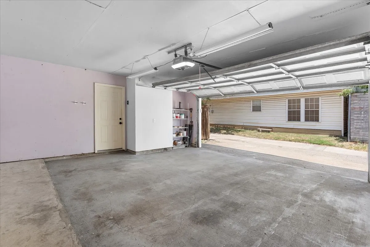 Condominium For Rent in Dallas County , 5505 Live Oak Street 116, Dallas, Texas 75206, 2 Bedroom, 3 Bathroom, 2 Garage spaces, 1,003 Sqft, built in 1982, mls#21341603, Real Estate Agent in Dallas, Homes For Rent in Dallas county, Homes For Rent in Dallas, Realtor in Dallas Texas, Real Estate Brokerage Independent Realty Texas, Luminita Cordes Realtor