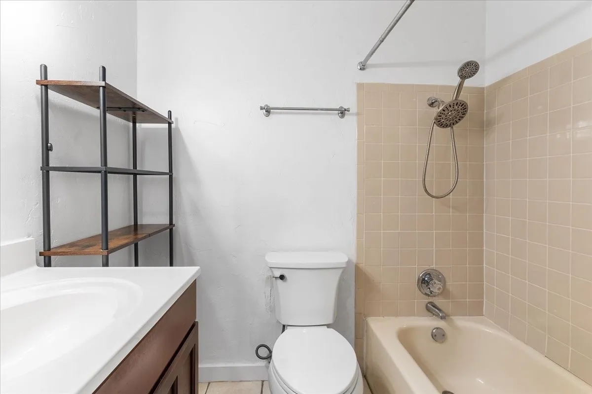 Condominium For Rent in Dallas County , 5505 Live Oak Street 116, Dallas, Texas 75206, 2 Bedroom, 3 Bathroom, 2 Garage spaces, 1,003 Sqft, built in 1982, mls#21341603, Real Estate Agent in Dallas, Homes For Rent in Dallas county, Homes For Rent in Dallas, Realtor in Dallas Texas, Real Estate Brokerage Independent Realty Texas, Luminita Cordes Realtor