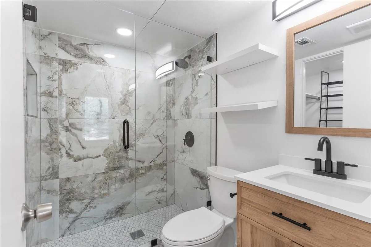 Condominium For Rent in Dallas County , 5505 Live Oak Street 116, Dallas, Texas 75206, 2 Bedroom, 3 Bathroom, 2 Garage spaces, 1,003 Sqft, built in 1982, mls#21341603, Real Estate Agent in Dallas, Homes For Rent in Dallas county, Homes For Rent in Dallas, Realtor in Dallas Texas, Real Estate Brokerage Independent Realty Texas, Luminita Cordes Realtor