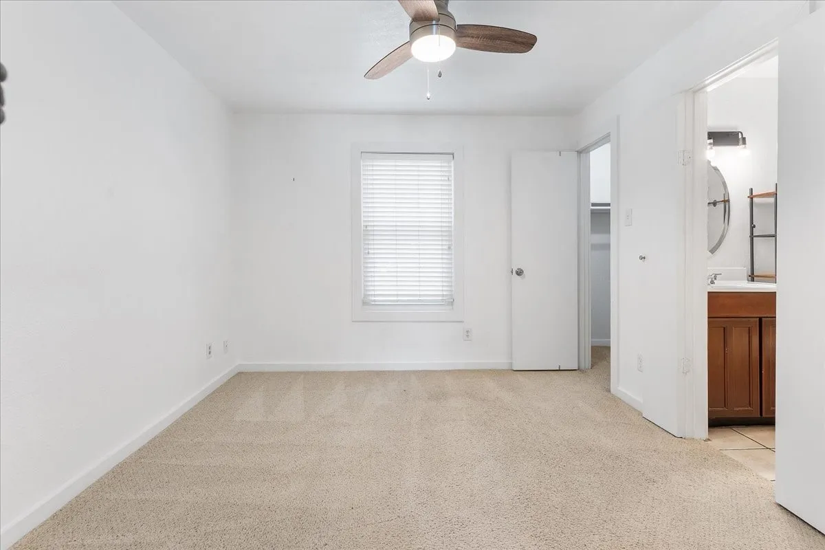 Condominium For Rent in Dallas County , 5505 Live Oak Street 116, Dallas, Texas 75206, 2 Bedroom, 3 Bathroom, 2 Garage spaces, 1,003 Sqft, built in 1982, mls#21341603, Real Estate Agent in Dallas, Homes For Rent in Dallas county, Homes For Rent in Dallas, Realtor in Dallas Texas, Real Estate Brokerage Independent Realty Texas, Luminita Cordes Realtor