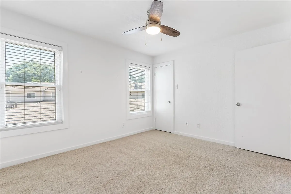 Condominium For Rent in Dallas County , 5505 Live Oak Street 116, Dallas, Texas 75206, 2 Bedroom, 3 Bathroom, 2 Garage spaces, 1,003 Sqft, built in 1982, mls#21341603, Real Estate Agent in Dallas, Homes For Rent in Dallas county, Homes For Rent in Dallas, Realtor in Dallas Texas, Real Estate Brokerage Independent Realty Texas, Luminita Cordes Realtor