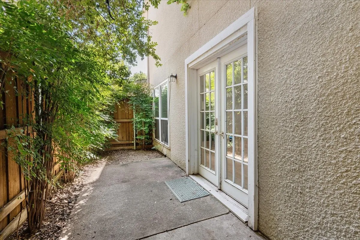 Condominium For Rent in Dallas County , 5505 Live Oak Street 116, Dallas, Texas 75206, 2 Bedroom, 3 Bathroom, 2 Garage spaces, 1,003 Sqft, built in 1982, mls#21341603, Real Estate Agent in Dallas, Homes For Rent in Dallas county, Homes For Rent in Dallas, Realtor in Dallas Texas, Real Estate Brokerage Independent Realty Texas, Luminita Cordes Realtor