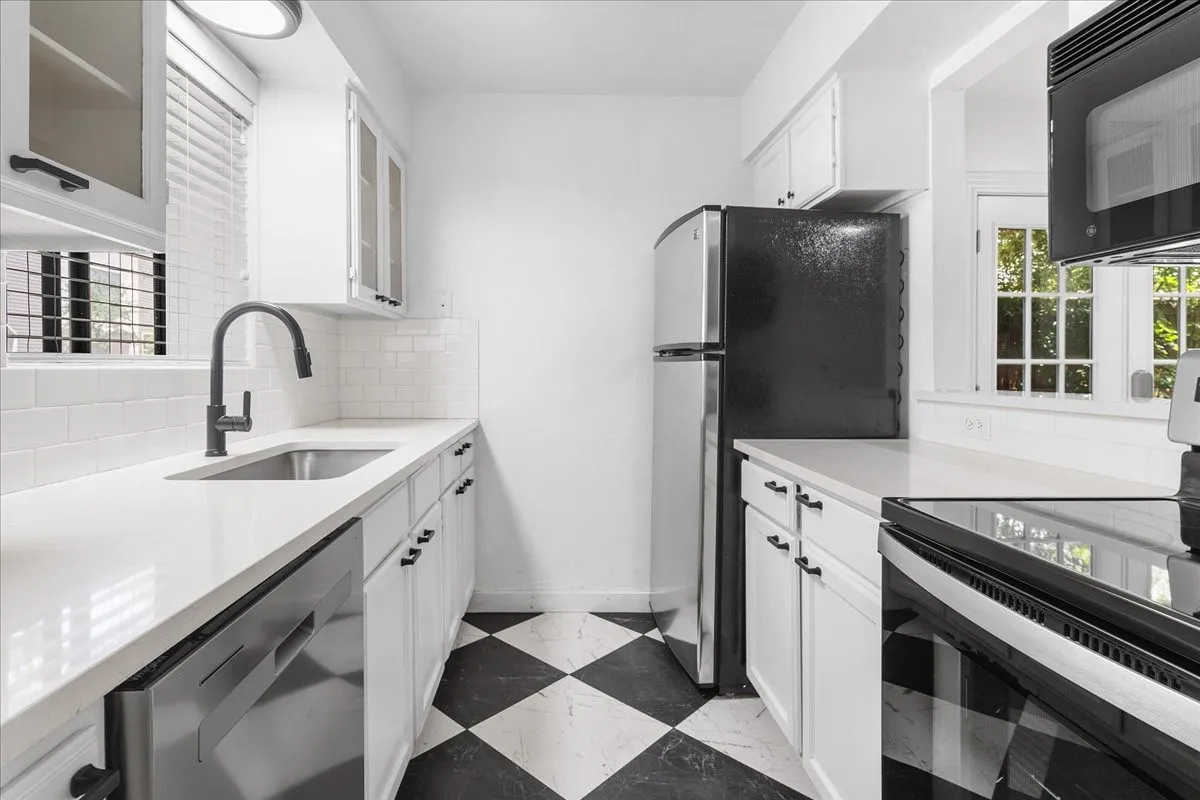 Condominium For Rent in Dallas County , 5505 Live Oak Street 116, Dallas, Texas 75206, 2 Bedroom, 3 Bathroom, 2 Garage spaces, 1,003 Sqft, built in 1982, mls#21341603, Real Estate Agent in Dallas, Homes For Rent in Dallas county, Homes For Rent in Dallas, Realtor in Dallas Texas, Real Estate Brokerage Independent Realty Texas, Luminita Cordes Realtor