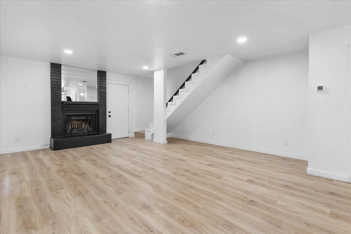 Condominium For Rent in Dallas County , 5505 Live Oak Street 116, Dallas, Texas 75206, 2 Bedroom, 3 Bathroom, 2 Garage spaces, 1,003 Sqft, built in 1982, mls#21341603, Real Estate Agent in Dallas, Homes For Rent in Dallas county, Homes For Rent in Dallas, Realtor in Dallas Texas, Real Estate Brokerage Independent Realty Texas, Luminita Cordes Realtor