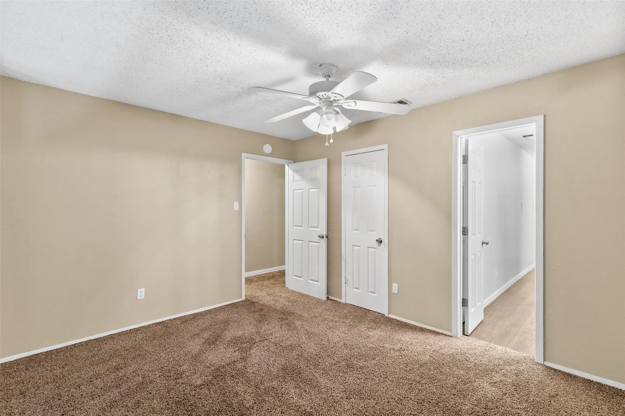 Quadruplex For Rent in Tarrant County , 1140 Tyra Lane C, Fort Worth, Texas 76114, 2 Bedroom, 2 Bathroom, Garage spaces, 1,250 Sqft, built in 1983, mls#21341604, Real Estate Agent in Fort Worth, Homes For Rent in Tarrant county, Homes For Rent in Fort Worth, Realtor in Fort Worth Texas, Real Estate Brokerage Independent Realty Texas, Luminita Cordes Realtor