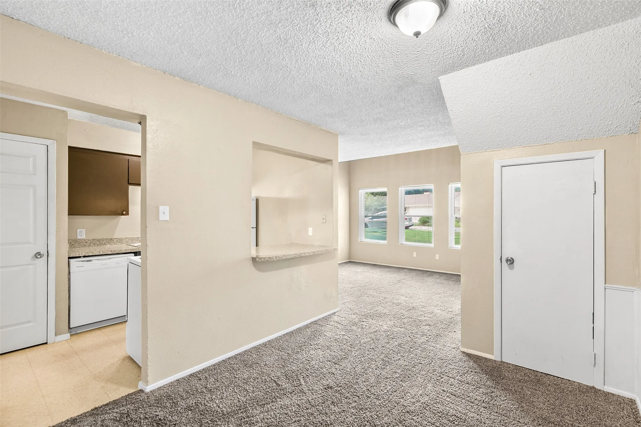 Quadruplex For Rent in Tarrant County , 1140 Tyra Lane C, Fort Worth, Texas 76114, 2 Bedroom, 2 Bathroom, Garage spaces, 1,250 Sqft, built in 1983, mls#21341604, Real Estate Agent in Fort Worth, Homes For Rent in Tarrant county, Homes For Rent in Fort Worth, Realtor in Fort Worth Texas, Real Estate Brokerage Independent Realty Texas, Luminita Cordes Realtor