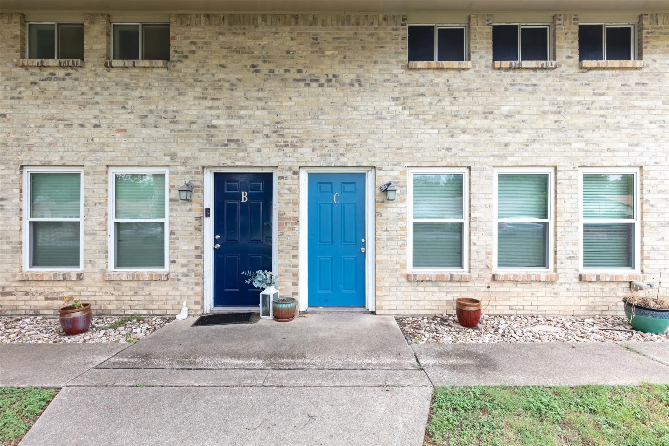 Quadruplex For Rent in Tarrant County , 1140 Tyra Lane C, Fort Worth, Texas 76114, 2 Bedroom, 2 Bathroom, Garage spaces, 1,250 Sqft, built in 1983, mls#21341604, Real Estate Agent in Fort Worth, Homes For Rent in Tarrant county, Homes For Rent in Fort Worth, Realtor in Fort Worth Texas, Real Estate Brokerage Independent Realty Texas, Luminita Cordes Realtor