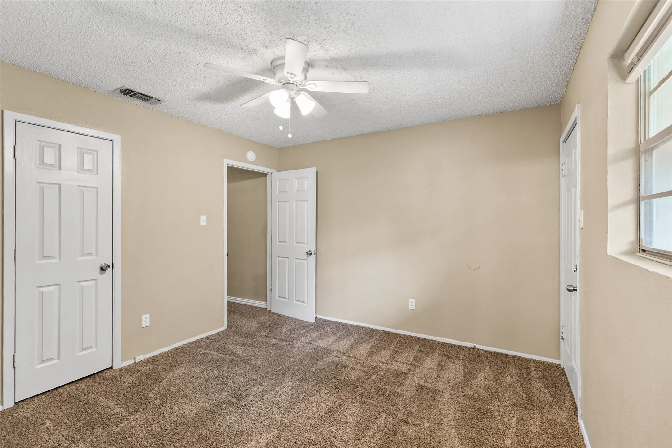 Quadruplex For Rent in Tarrant County , 1140 Tyra Lane C, Fort Worth, Texas 76114, 2 Bedroom, 2 Bathroom, Garage spaces, 1,250 Sqft, built in 1983, mls#21341604, Real Estate Agent in Fort Worth, Homes For Rent in Tarrant county, Homes For Rent in Fort Worth, Realtor in Fort Worth Texas, Real Estate Brokerage Independent Realty Texas, Luminita Cordes Realtor