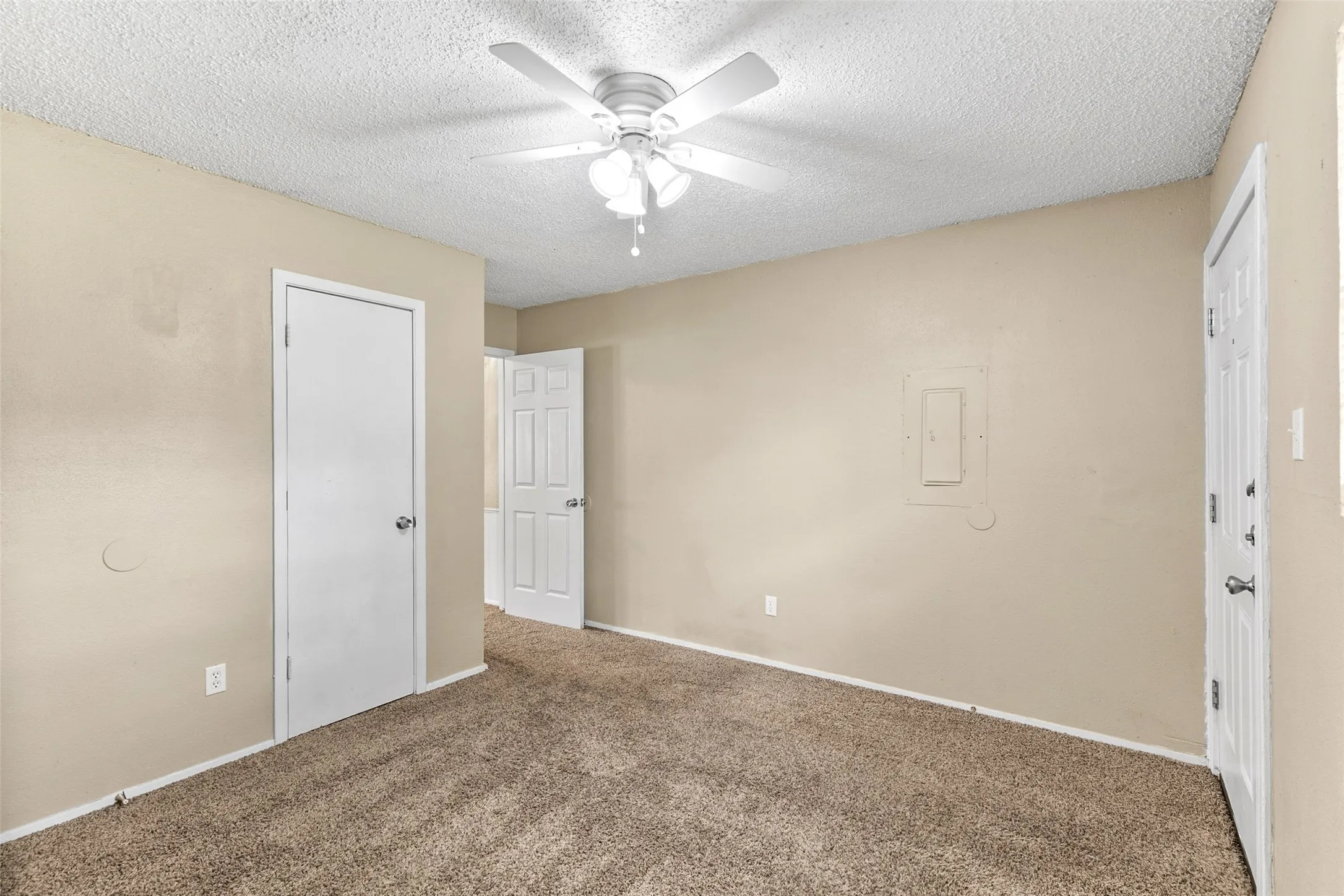 Quadruplex For Rent in Tarrant County , 1140 Tyra Lane C, Fort Worth, Texas 76114, 2 Bedroom, 2 Bathroom, Garage spaces, 1,250 Sqft, built in 1983, mls#21341604, Real Estate Agent in Fort Worth, Homes For Rent in Tarrant county, Homes For Rent in Fort Worth, Realtor in Fort Worth Texas, Real Estate Brokerage Independent Realty Texas, Luminita Cordes Realtor