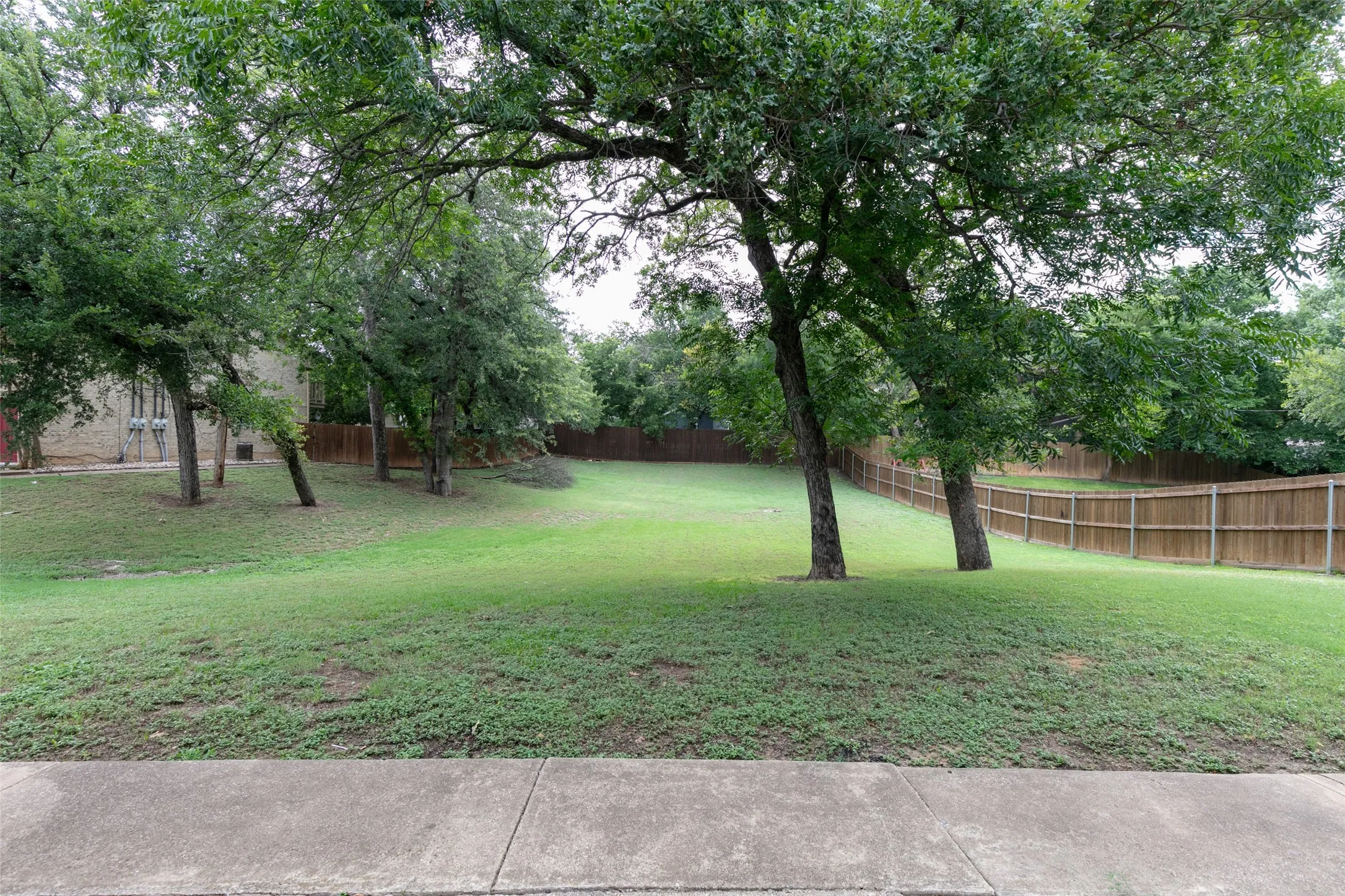 Quadruplex For Rent in Tarrant County , 1140 Tyra Lane C, Fort Worth, Texas 76114, 2 Bedroom, 2 Bathroom, Garage spaces, 1,250 Sqft, built in 1983, mls#21341604, Real Estate Agent in Fort Worth, Homes For Rent in Tarrant county, Homes For Rent in Fort Worth, Realtor in Fort Worth Texas, Real Estate Brokerage Independent Realty Texas, Luminita Cordes Realtor