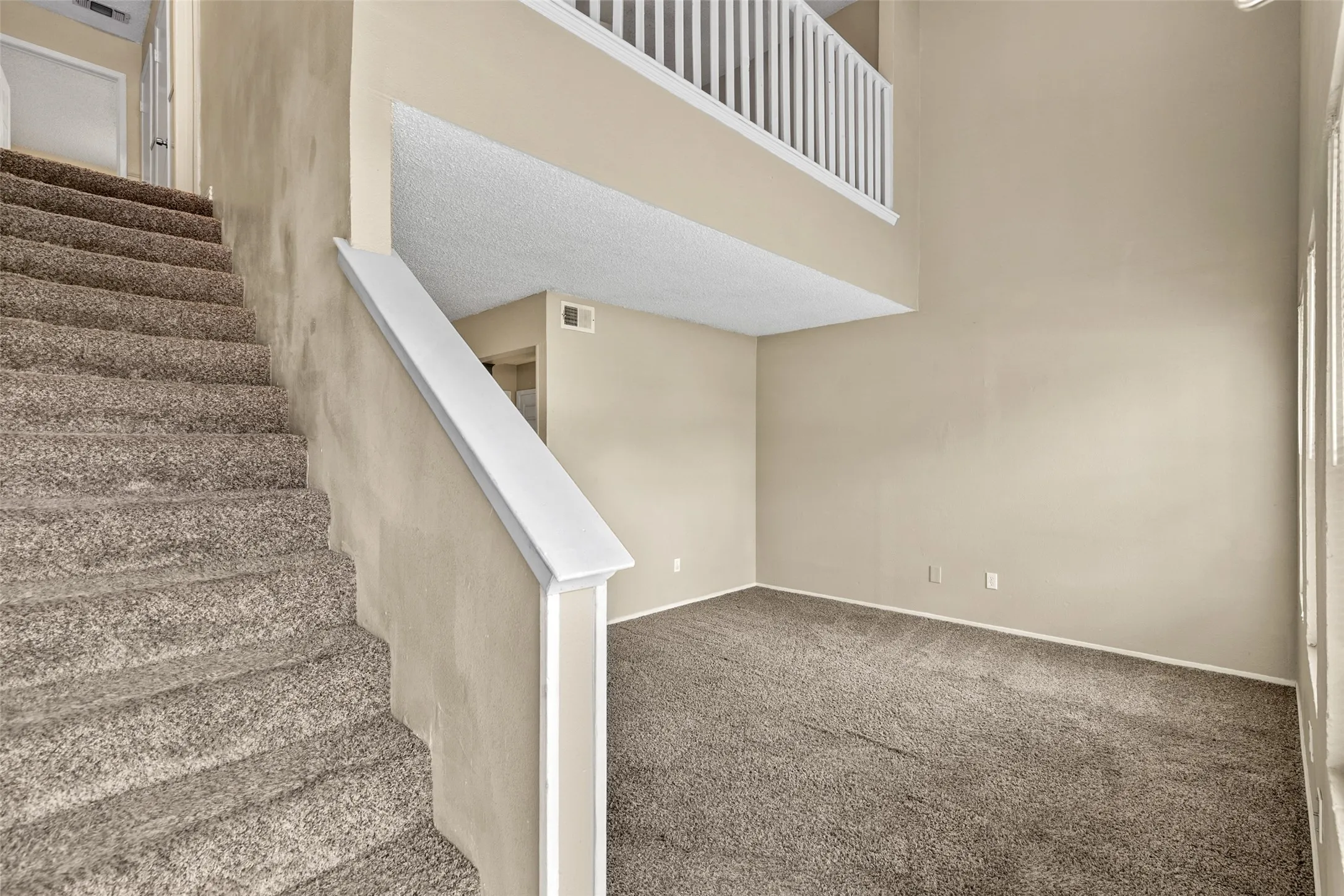 Quadruplex For Rent in Tarrant County , 1140 Tyra Lane C, Fort Worth, Texas 76114, 2 Bedroom, 2 Bathroom, Garage spaces, 1,250 Sqft, built in 1983, mls#21341604, Real Estate Agent in Fort Worth, Homes For Rent in Tarrant county, Homes For Rent in Fort Worth, Realtor in Fort Worth Texas, Real Estate Brokerage Independent Realty Texas, Luminita Cordes Realtor