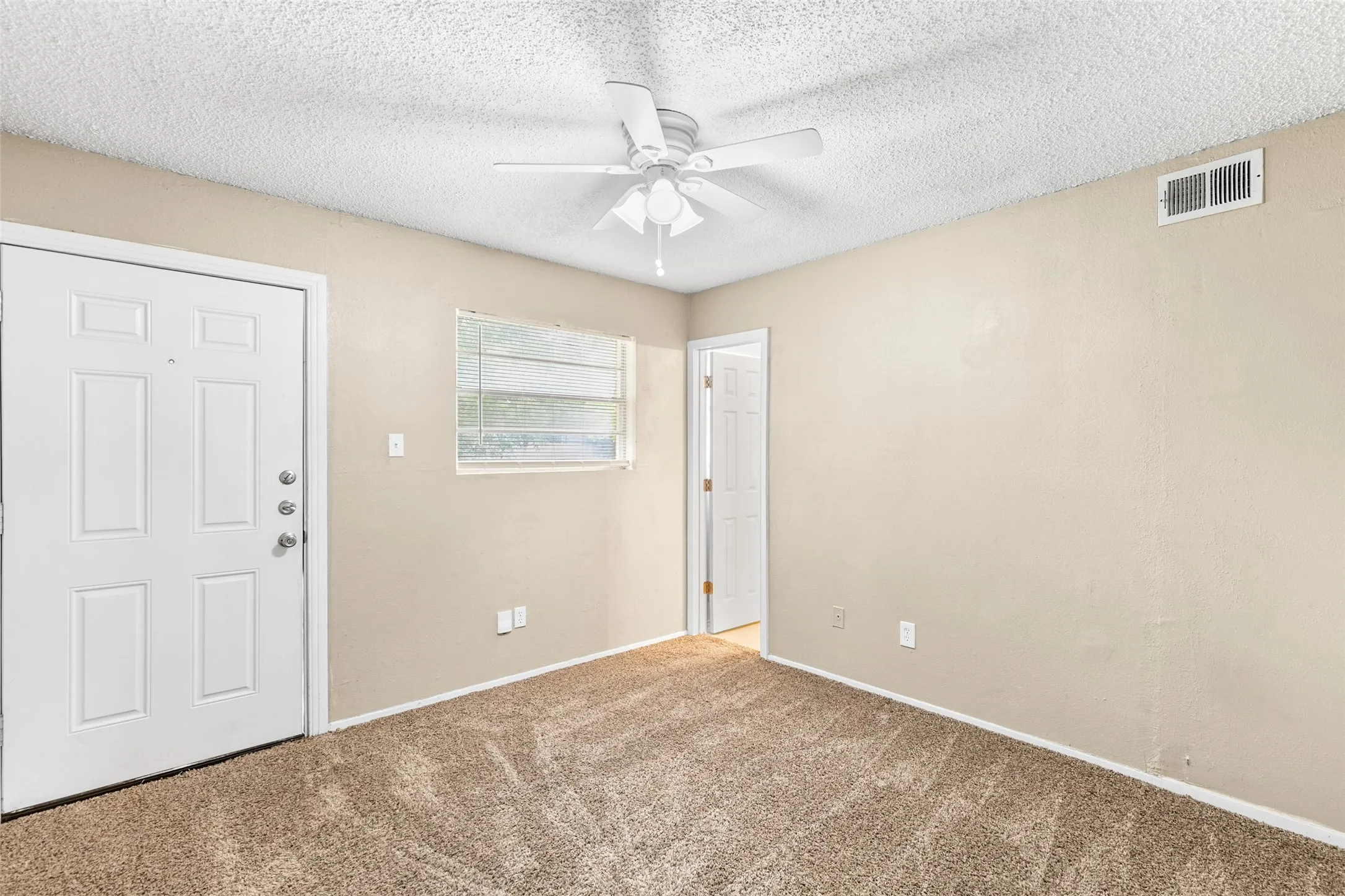 Quadruplex For Rent in Tarrant County , 1140 Tyra Lane C, Fort Worth, Texas 76114, 2 Bedroom, 2 Bathroom, Garage spaces, 1,250 Sqft, built in 1983, mls#21341604, Real Estate Agent in Fort Worth, Homes For Rent in Tarrant county, Homes For Rent in Fort Worth, Realtor in Fort Worth Texas, Real Estate Brokerage Independent Realty Texas, Luminita Cordes Realtor