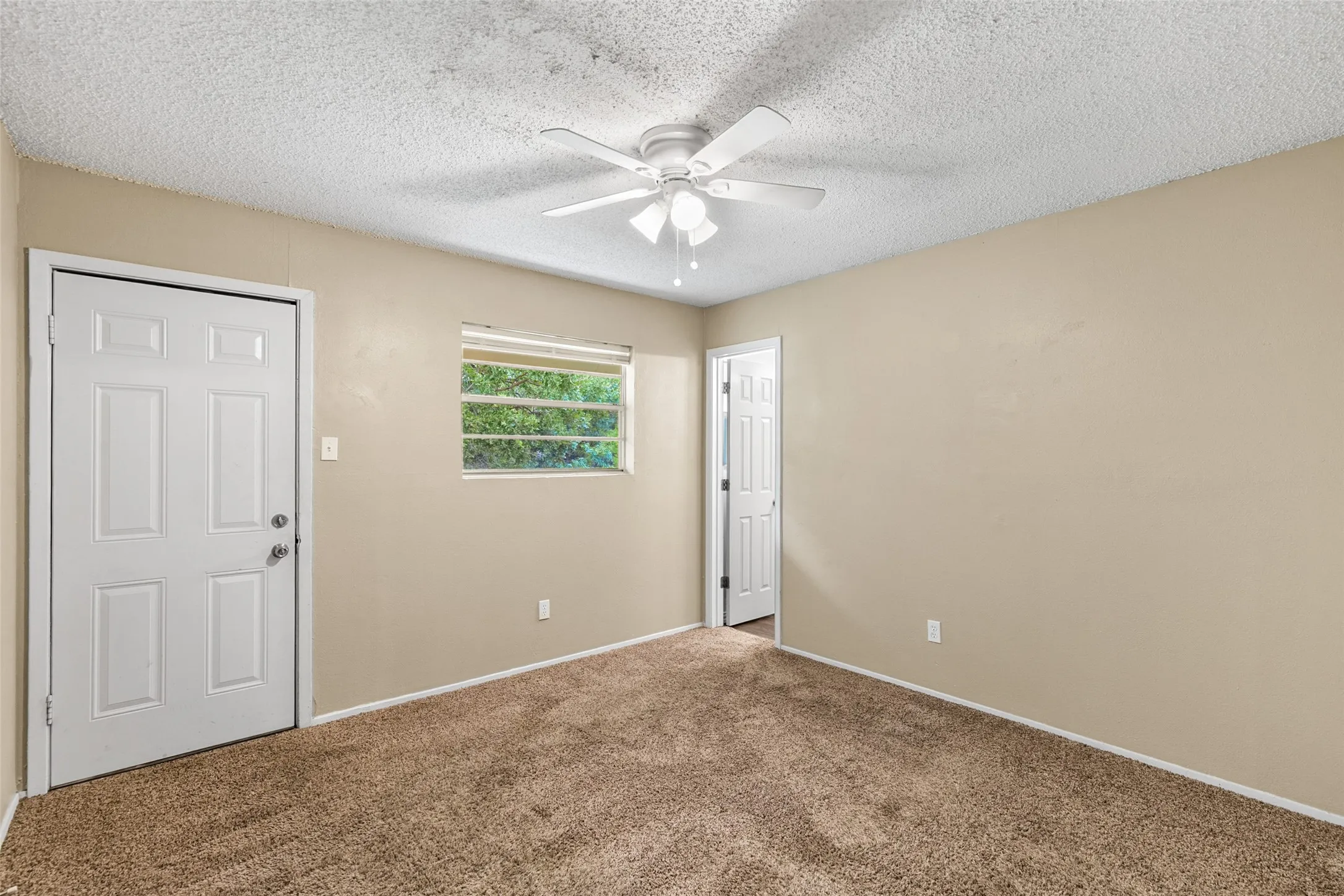 Quadruplex For Rent in Tarrant County , 1140 Tyra Lane C, Fort Worth, Texas 76114, 2 Bedroom, 2 Bathroom, Garage spaces, 1,250 Sqft, built in 1983, mls#21341604, Real Estate Agent in Fort Worth, Homes For Rent in Tarrant county, Homes For Rent in Fort Worth, Realtor in Fort Worth Texas, Real Estate Brokerage Independent Realty Texas, Luminita Cordes Realtor