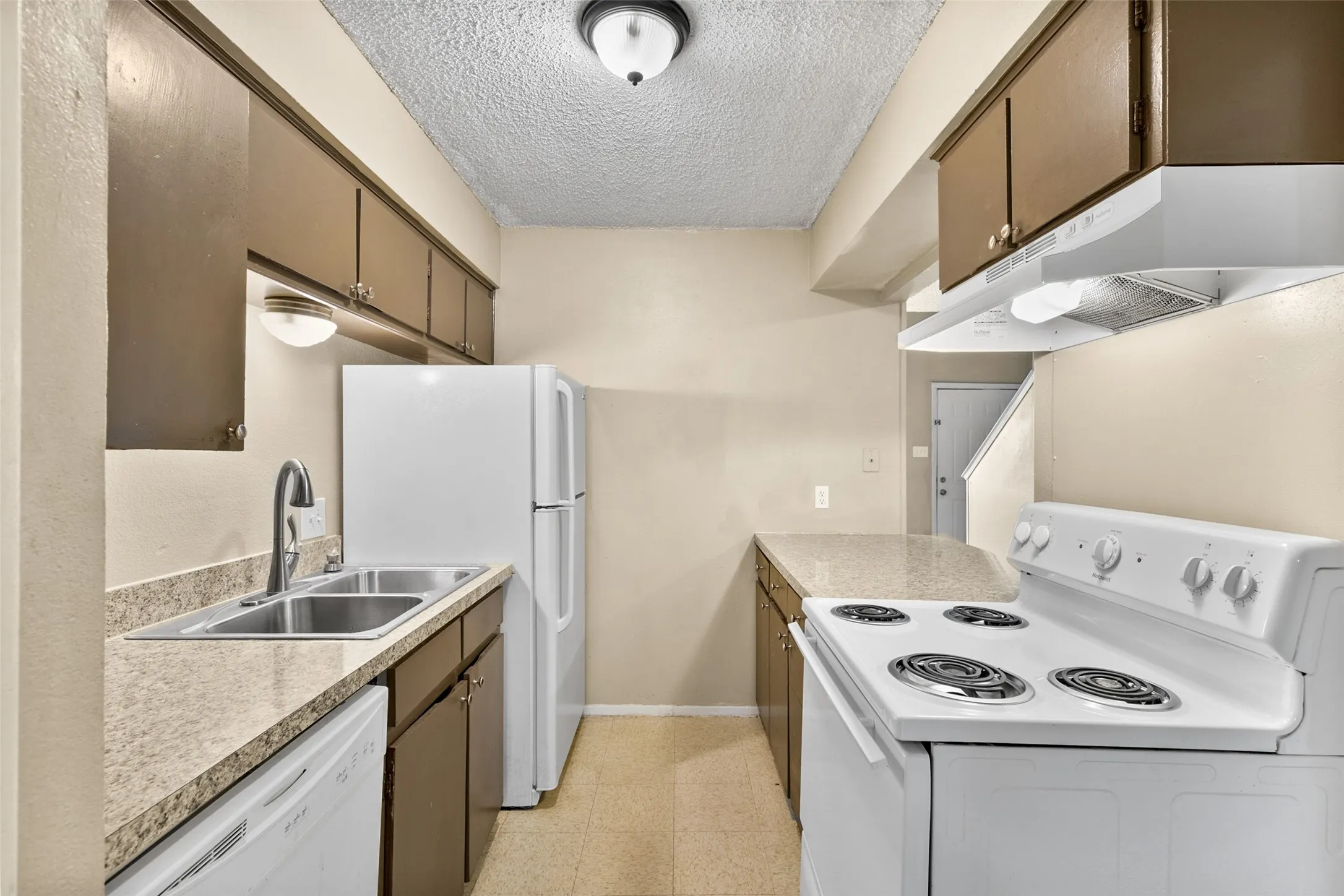 Quadruplex For Rent in Tarrant County , 1140 Tyra Lane C, Fort Worth, Texas 76114, 2 Bedroom, 2 Bathroom, Garage spaces, 1,250 Sqft, built in 1983, mls#21341604, Real Estate Agent in Fort Worth, Homes For Rent in Tarrant county, Homes For Rent in Fort Worth, Realtor in Fort Worth Texas, Real Estate Brokerage Independent Realty Texas, Luminita Cordes Realtor