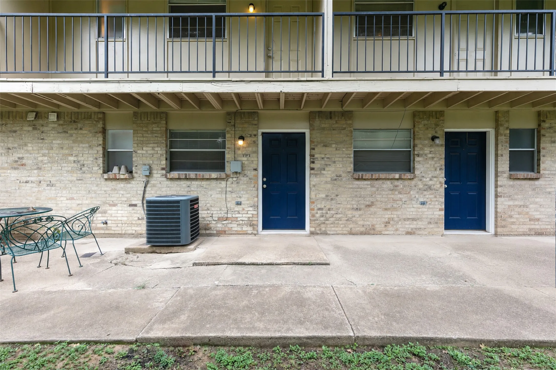 Quadruplex For Rent in Tarrant County , 1140 Tyra Lane C, Fort Worth, Texas 76114, 2 Bedroom, 2 Bathroom, Garage spaces, 1,250 Sqft, built in 1983, mls#21341604, Real Estate Agent in Fort Worth, Homes For Rent in Tarrant county, Homes For Rent in Fort Worth, Realtor in Fort Worth Texas, Real Estate Brokerage Independent Realty Texas, Luminita Cordes Realtor